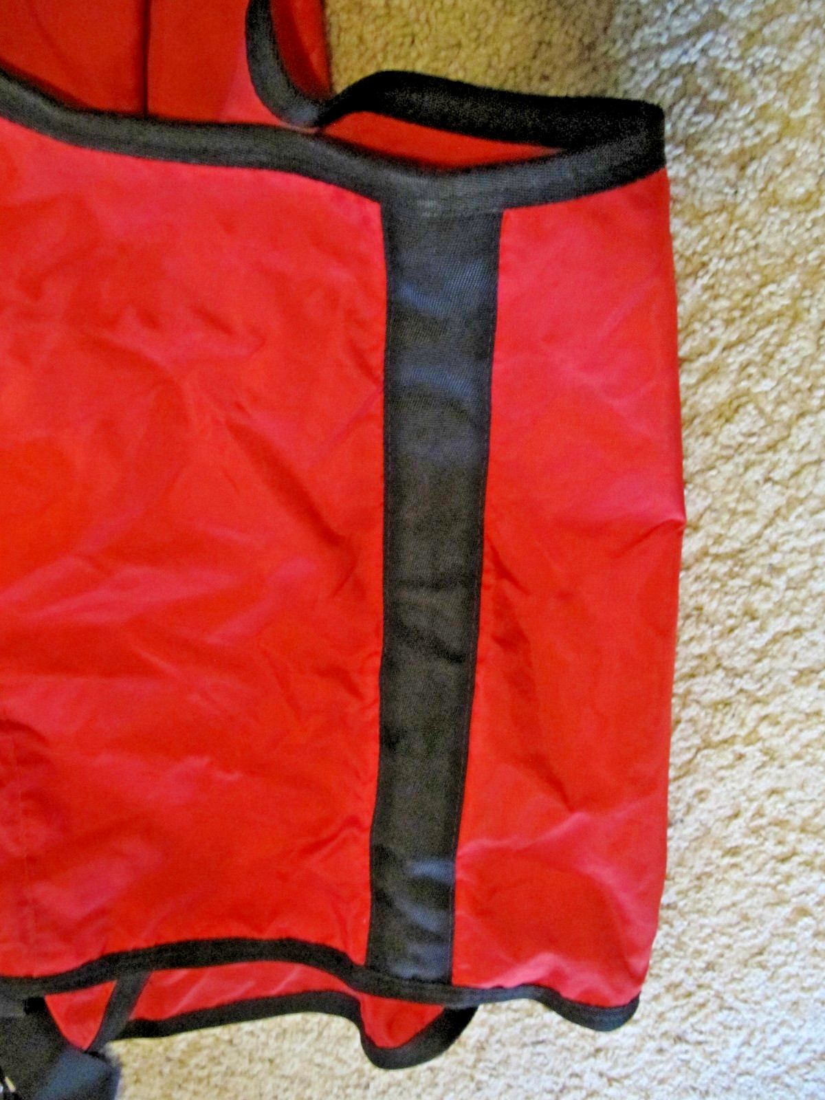 SILVER MESA HORSE BLANKET SHEET 420D NYLON RED SIZE 82 Closed Front