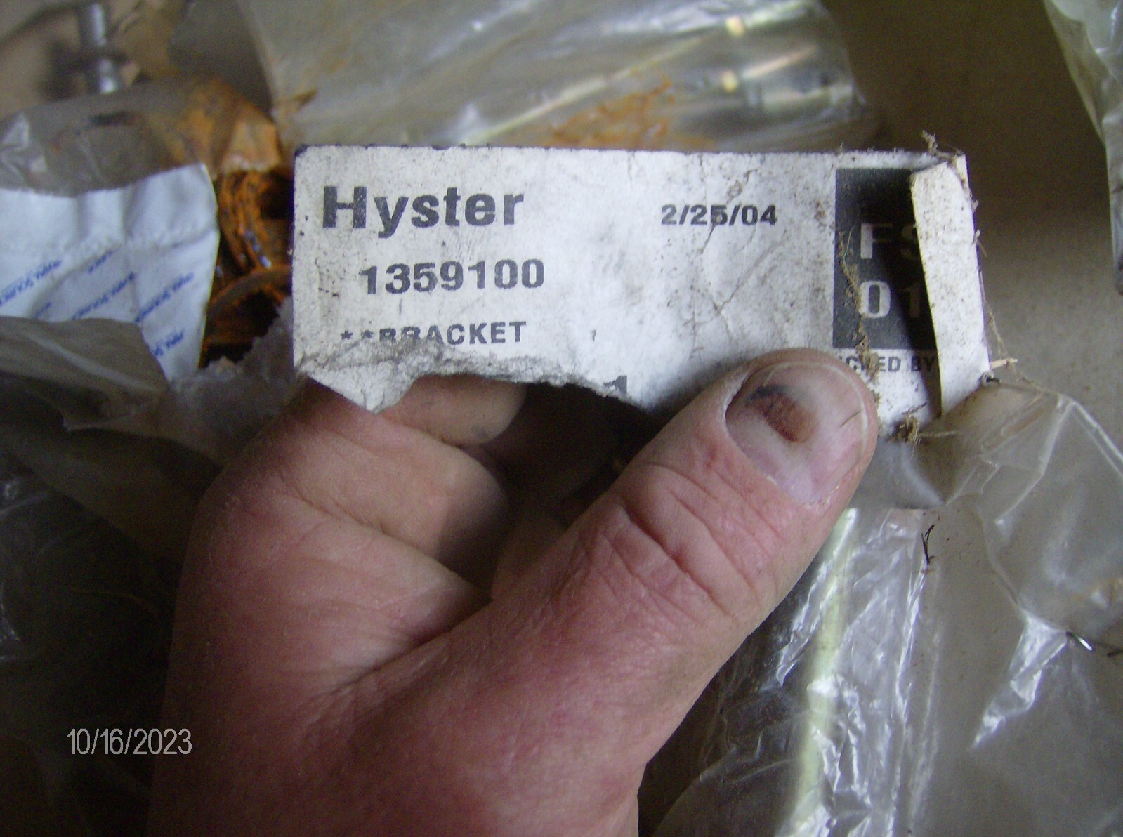 HYSTER 1359100 BRACKET