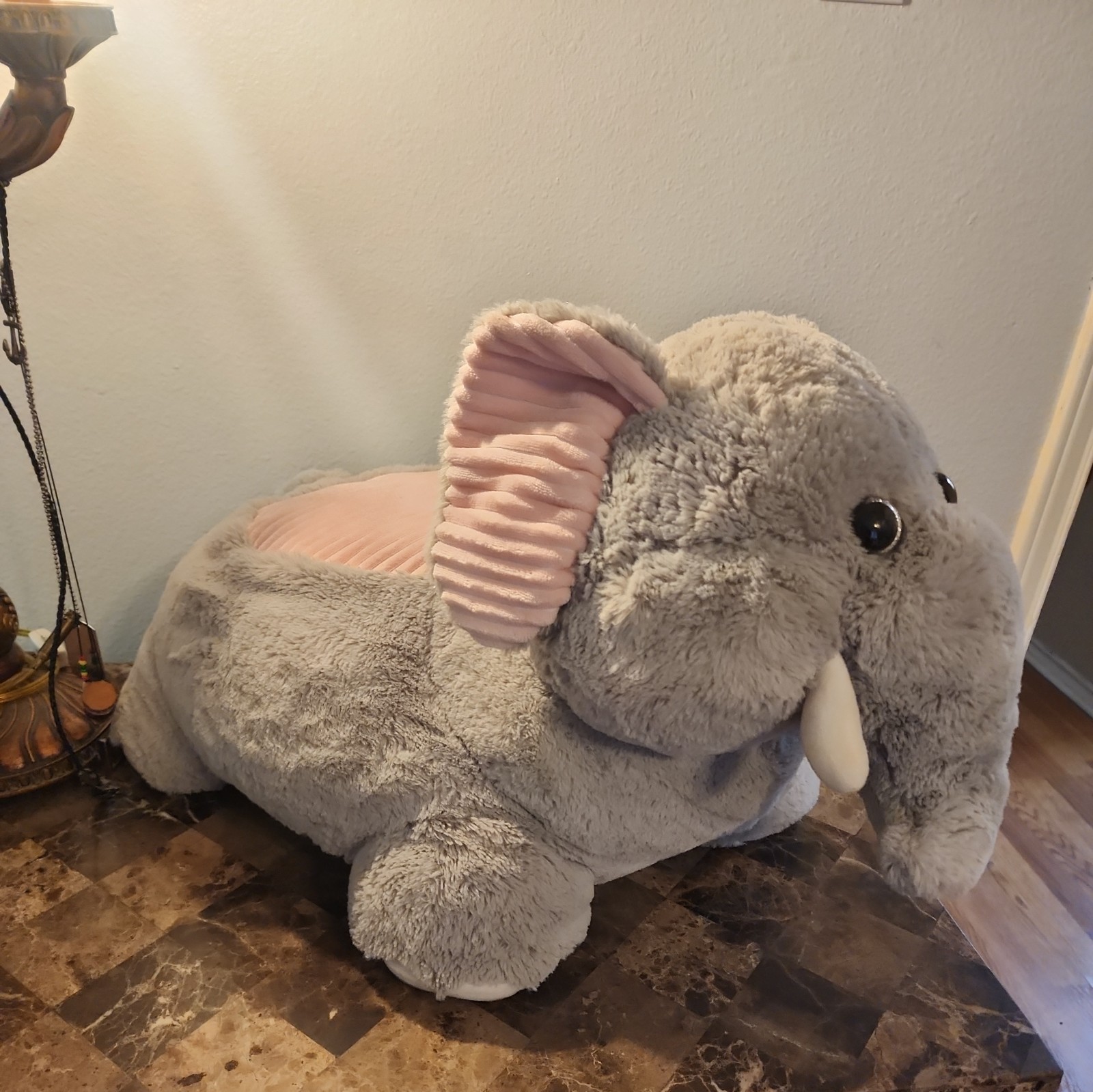 Elephant plush chair (Kelly Kids)