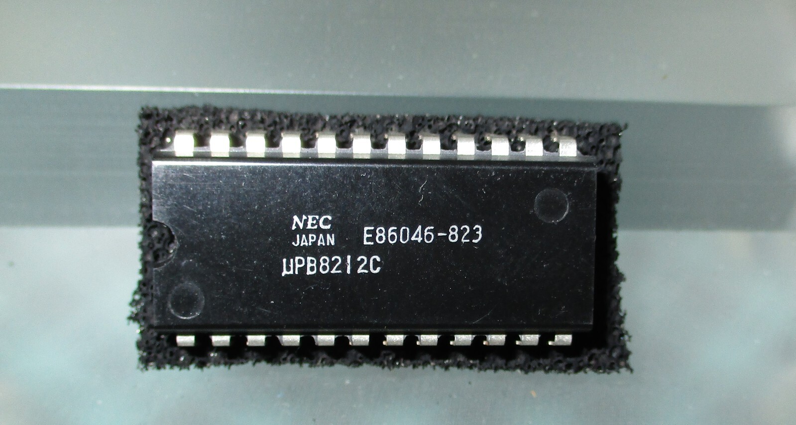 New NEC 24-DIP 8-Bit Latch Input Output Port Low Voltage 3-State Buffer UPD8212C
