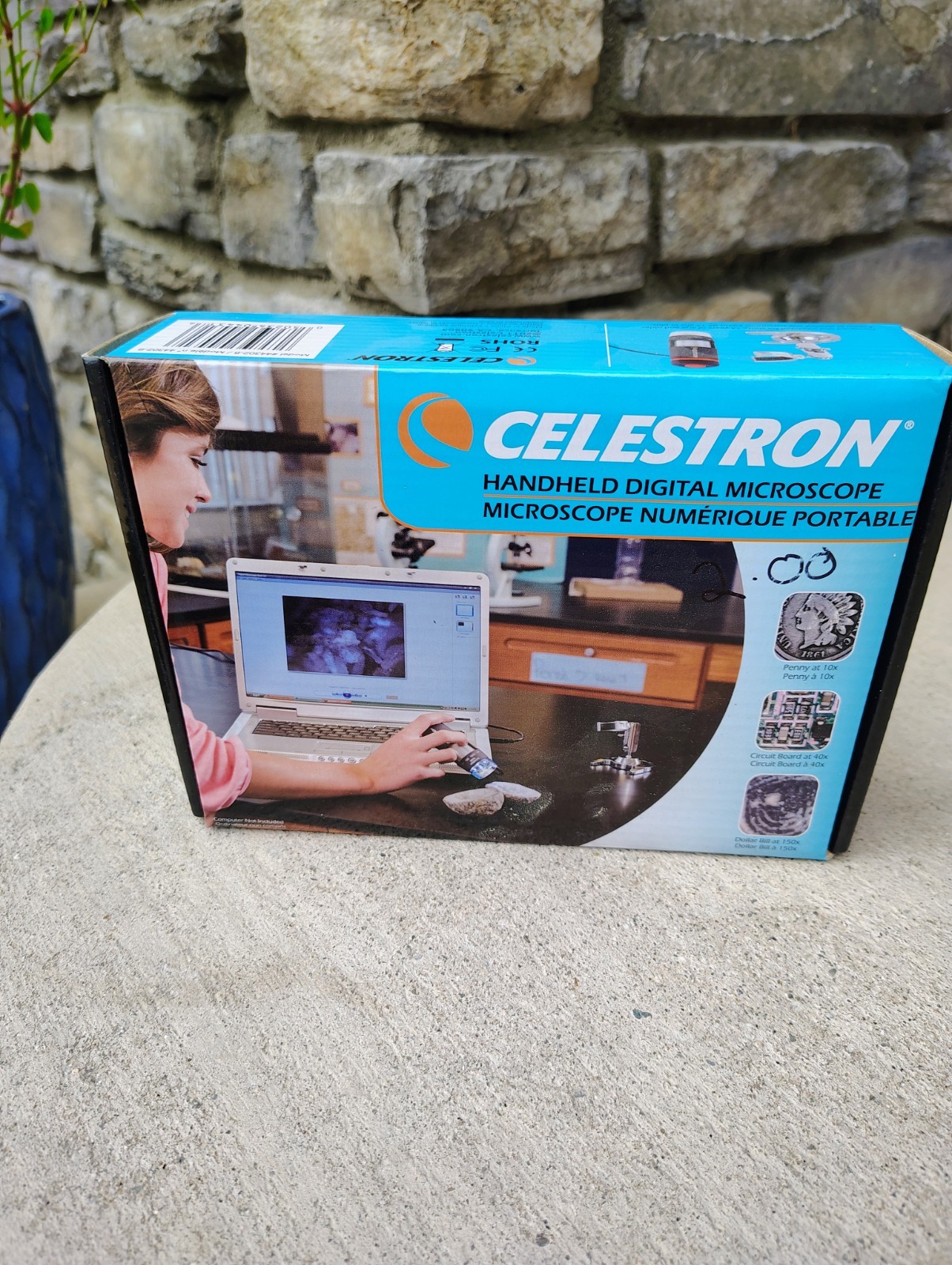CELESTRON - HANDHELD DIGITAL MICROSCOPE  (2011, Celestron)