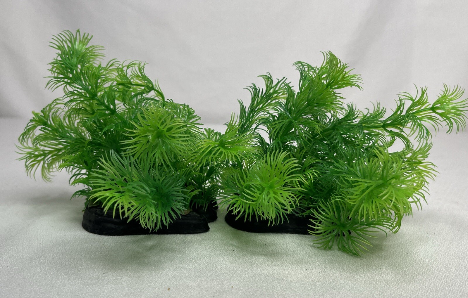 2PC Xunyee Plastic Aquarium Plants