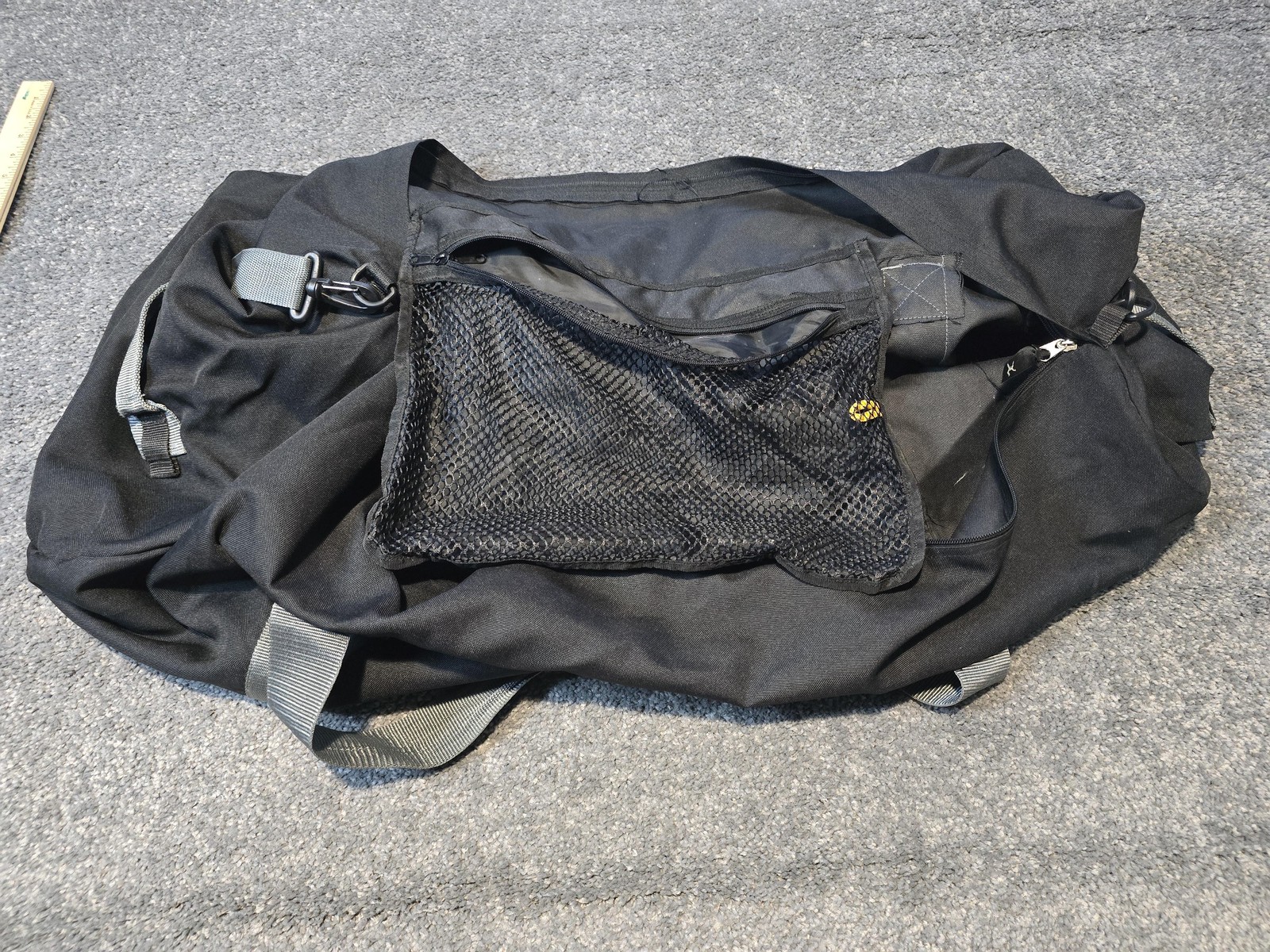 Camp Inn Rugged Sport Duffle Bag Large Black 100% Polyester Outdoor Gym Travel