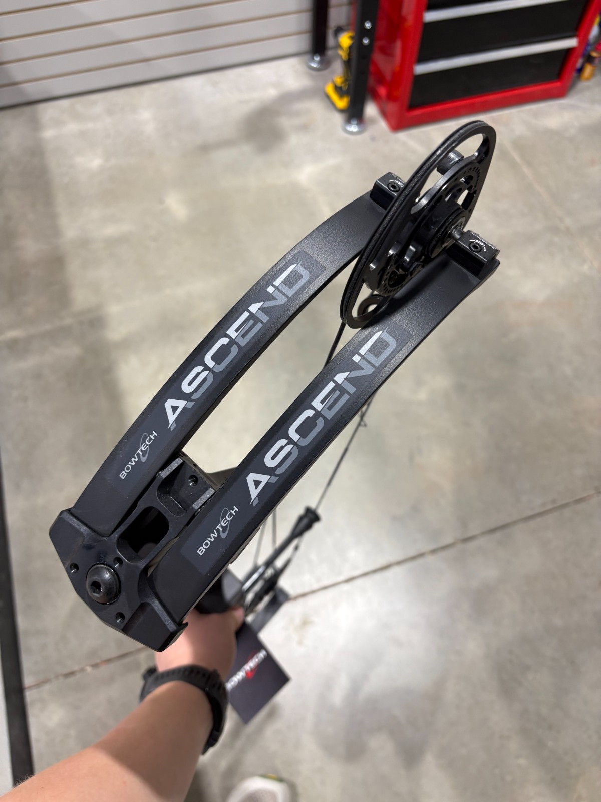 New Bowtech Ascend RH compound bow