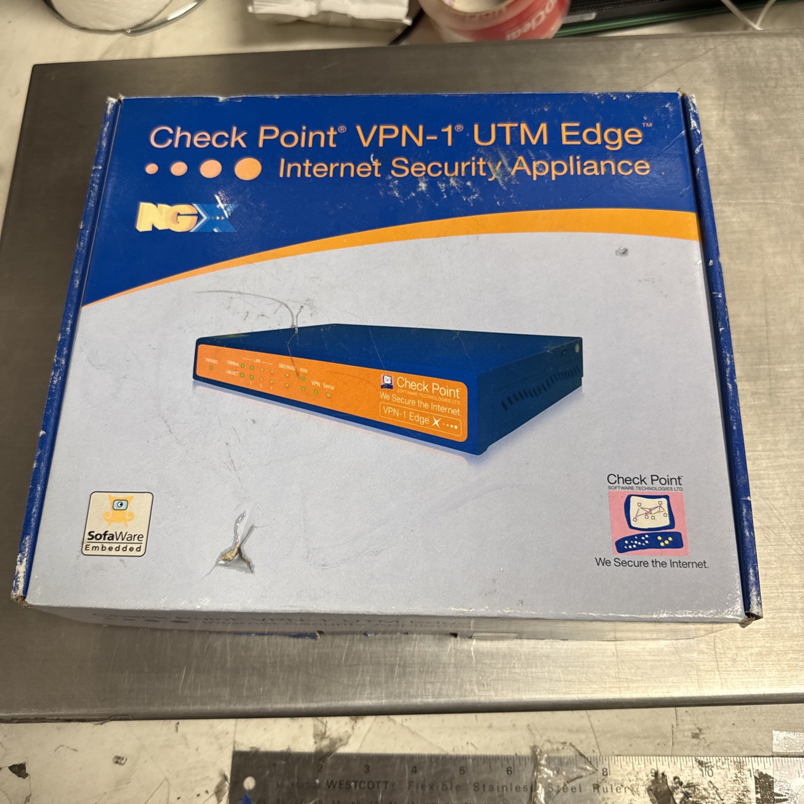 Check Point VPN-1 UTM Edge Internet Security Appliance SBX-166LHGE-5