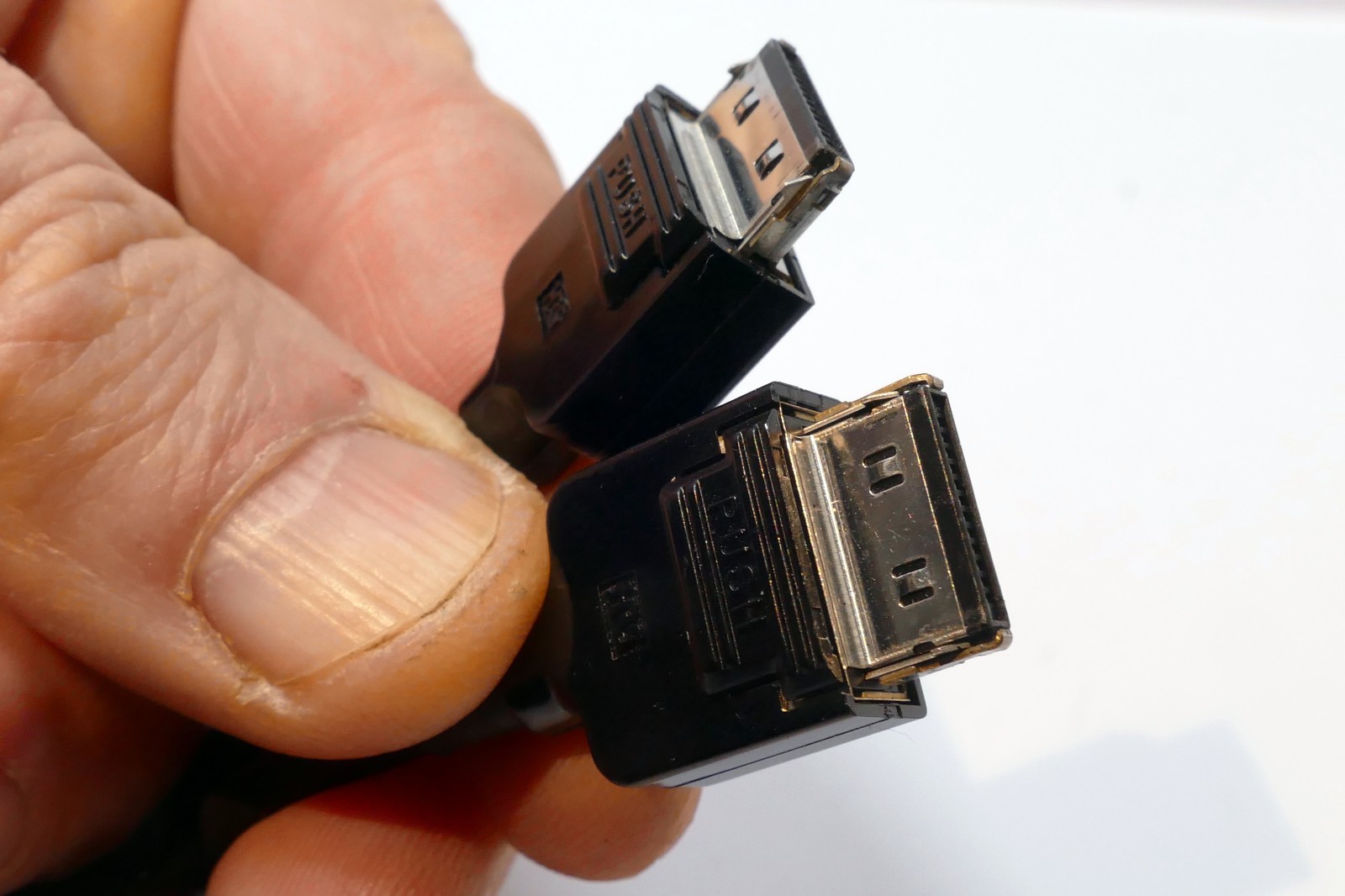 Camera cable 12 pin male to male coiled