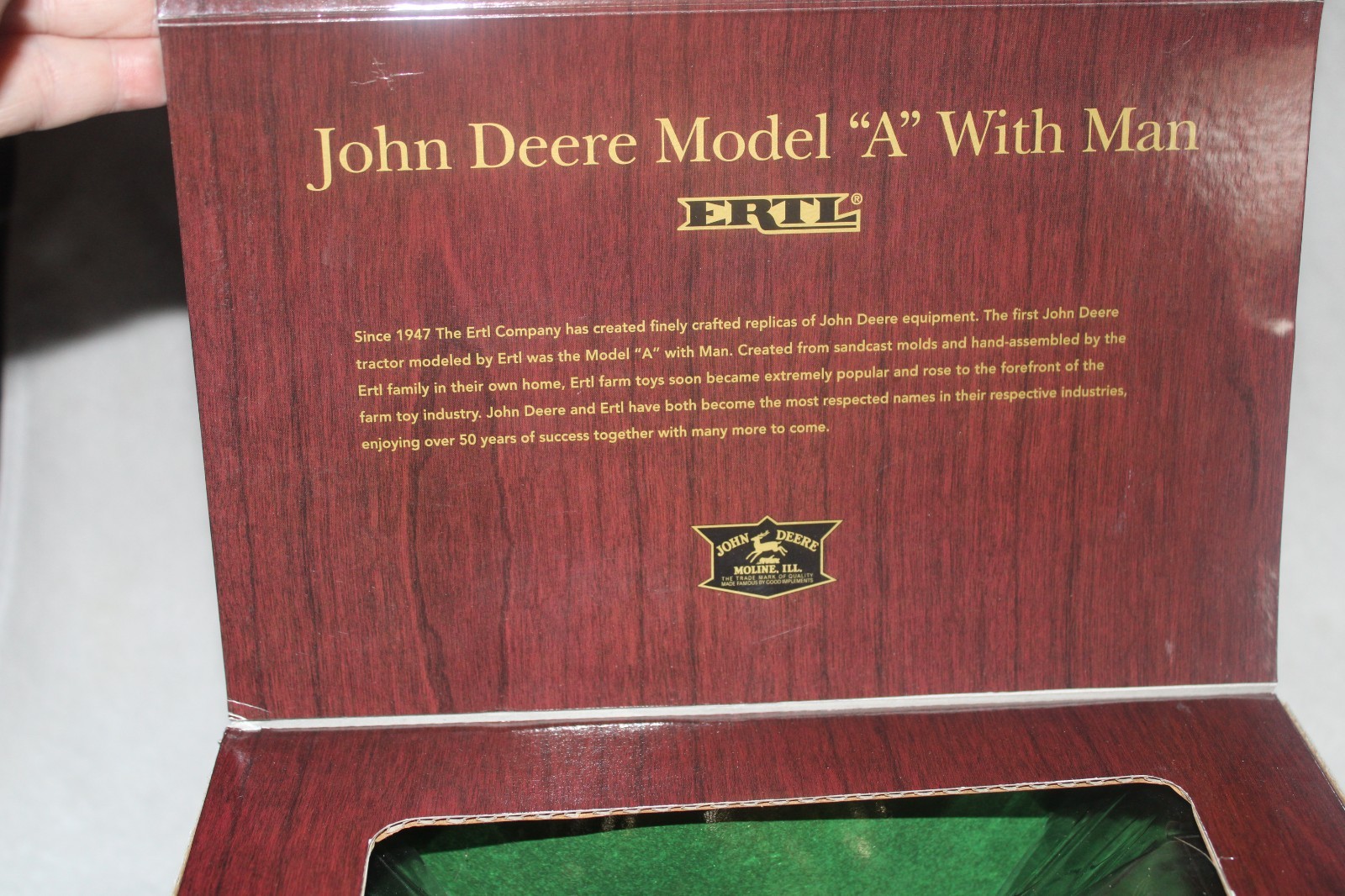 1/16 JOHN DEERE GOLD A W/MAN