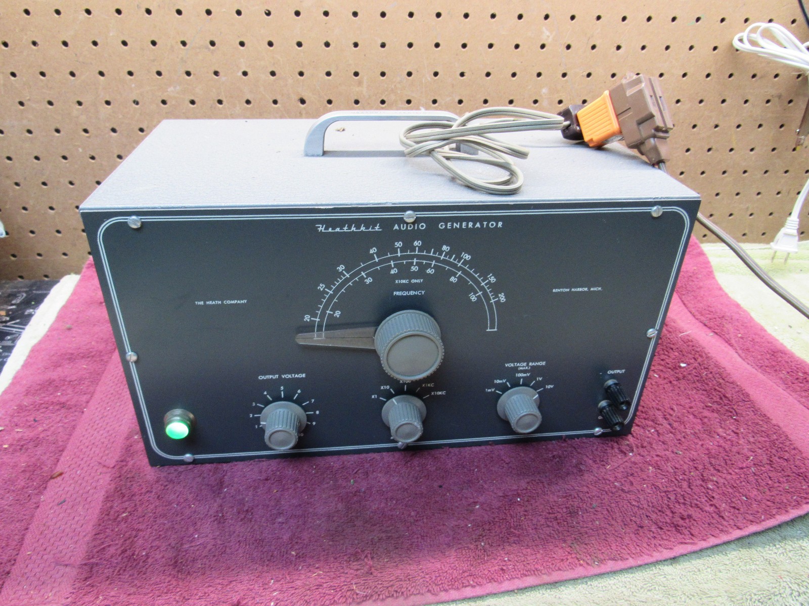 Vintage HeathKit Audio Generator Model AG-8