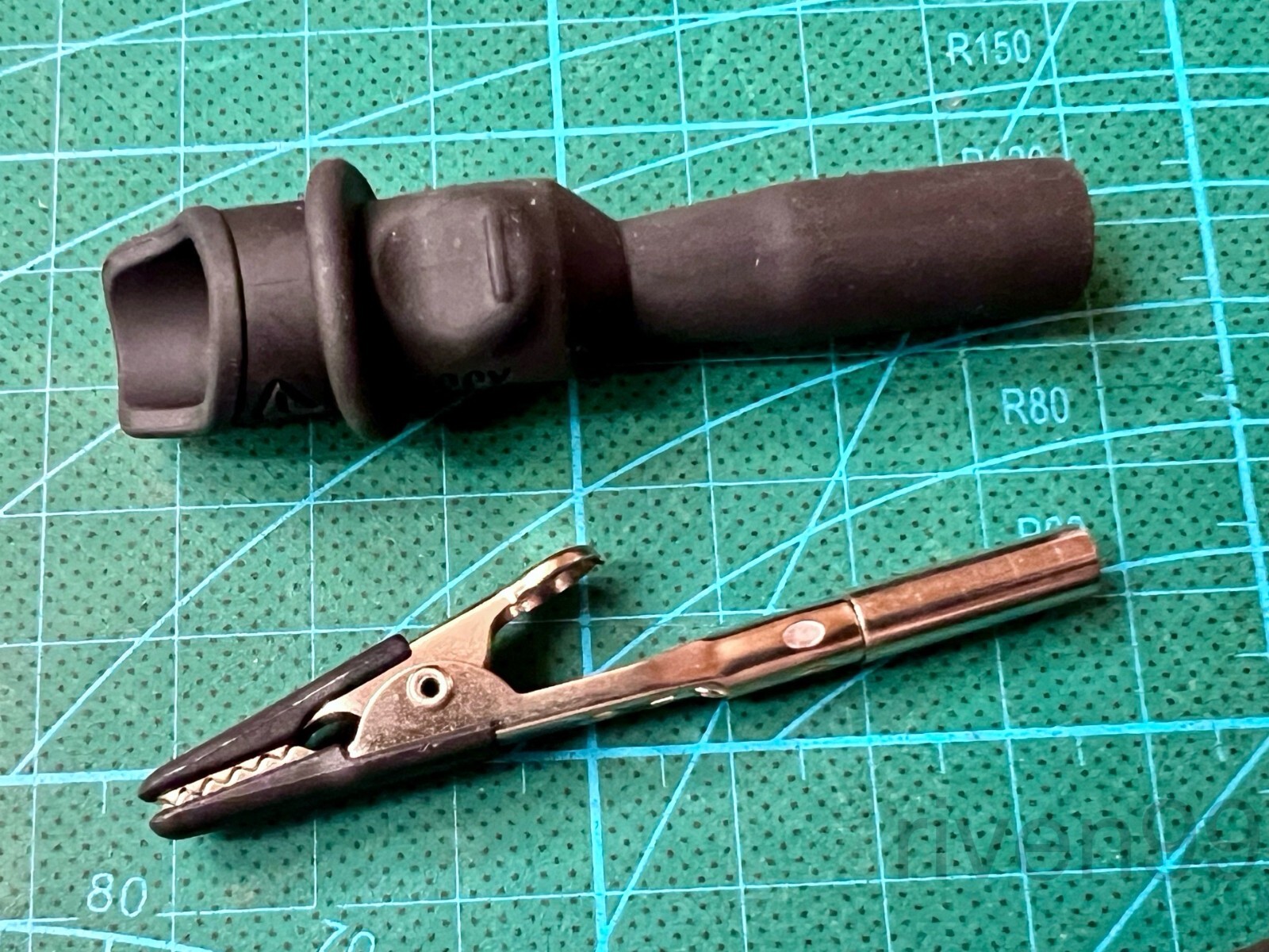 Lot 2pcs MUELLER Fully Insulated 10A Alligator Clips, 4mm Banana Jack, 1kV,Black