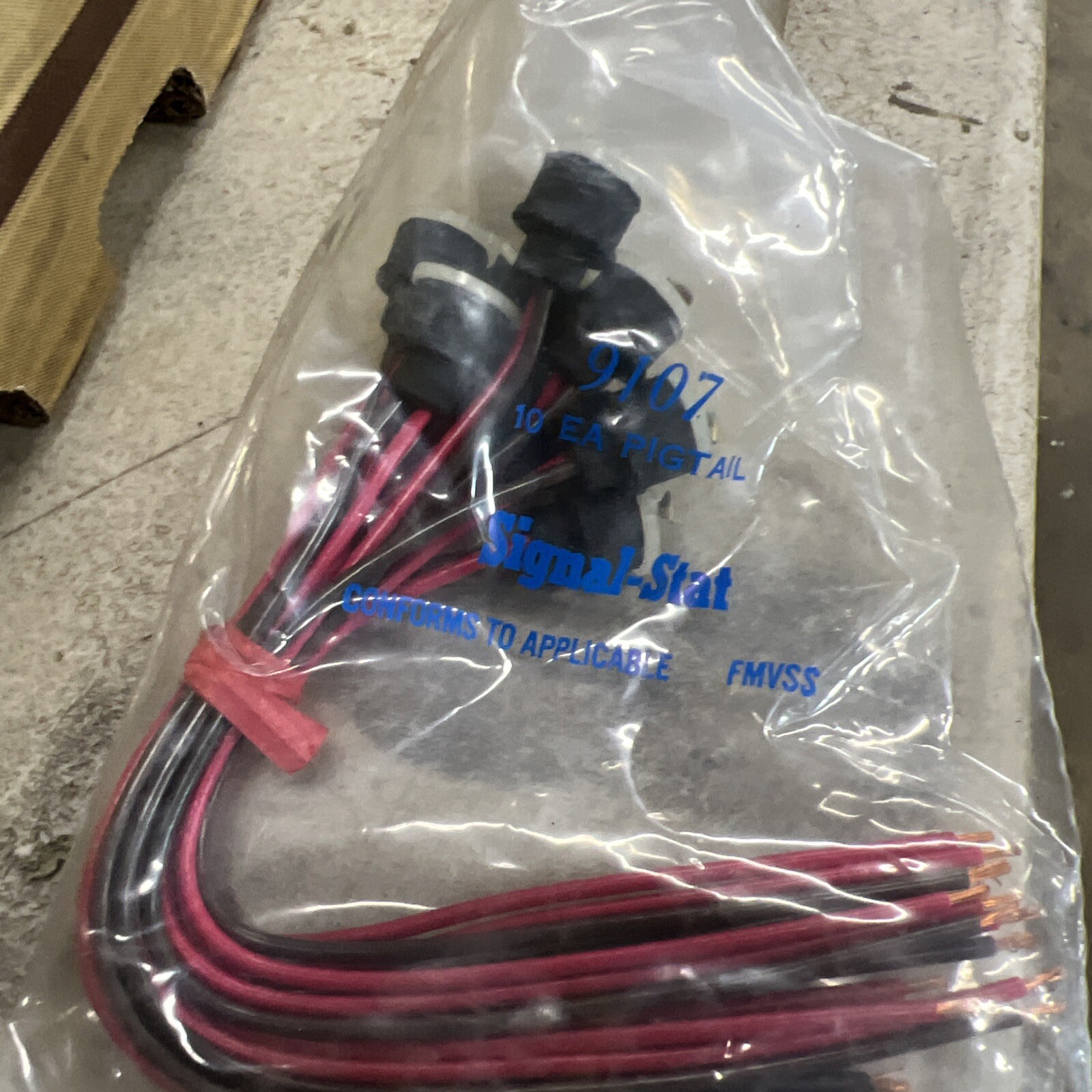 Signal Stat Lighting 9107 Double Contact Pigtail New Old Stock Pack Of 10 (ten)