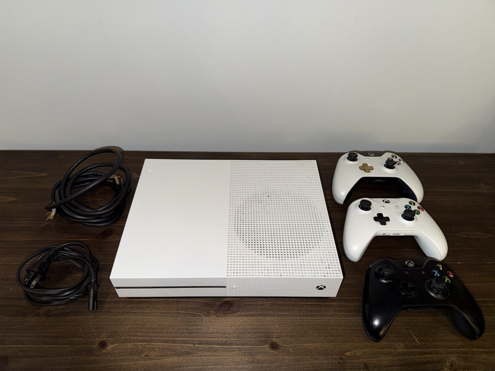 X box One S + 3 Working Controllers + 12 Games !