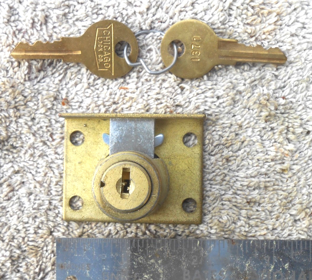 NOS  OEM Vintage CHICAGO LOCK Co. Desk Drawer Lock   with 2 keys  #1371