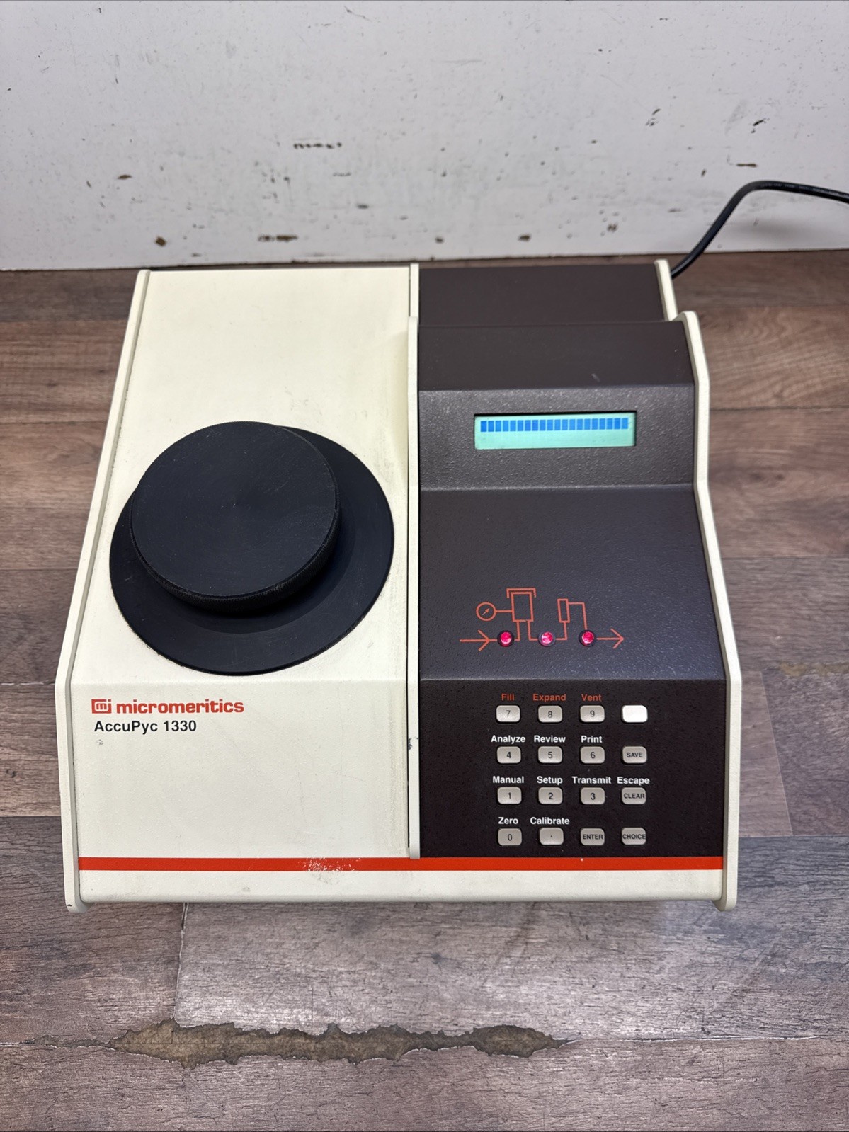 Micromeritics AccuPyc 1330 Gas Pycnometer