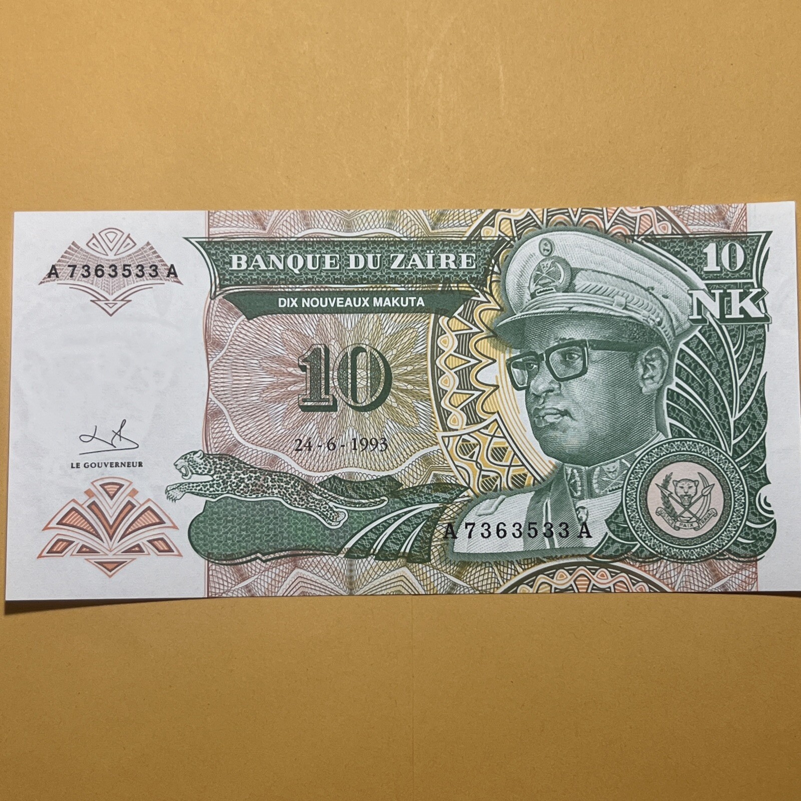 Zaire 10 Zaire Uncirculated Paper Money - Dated 1993 - Green Large banknote