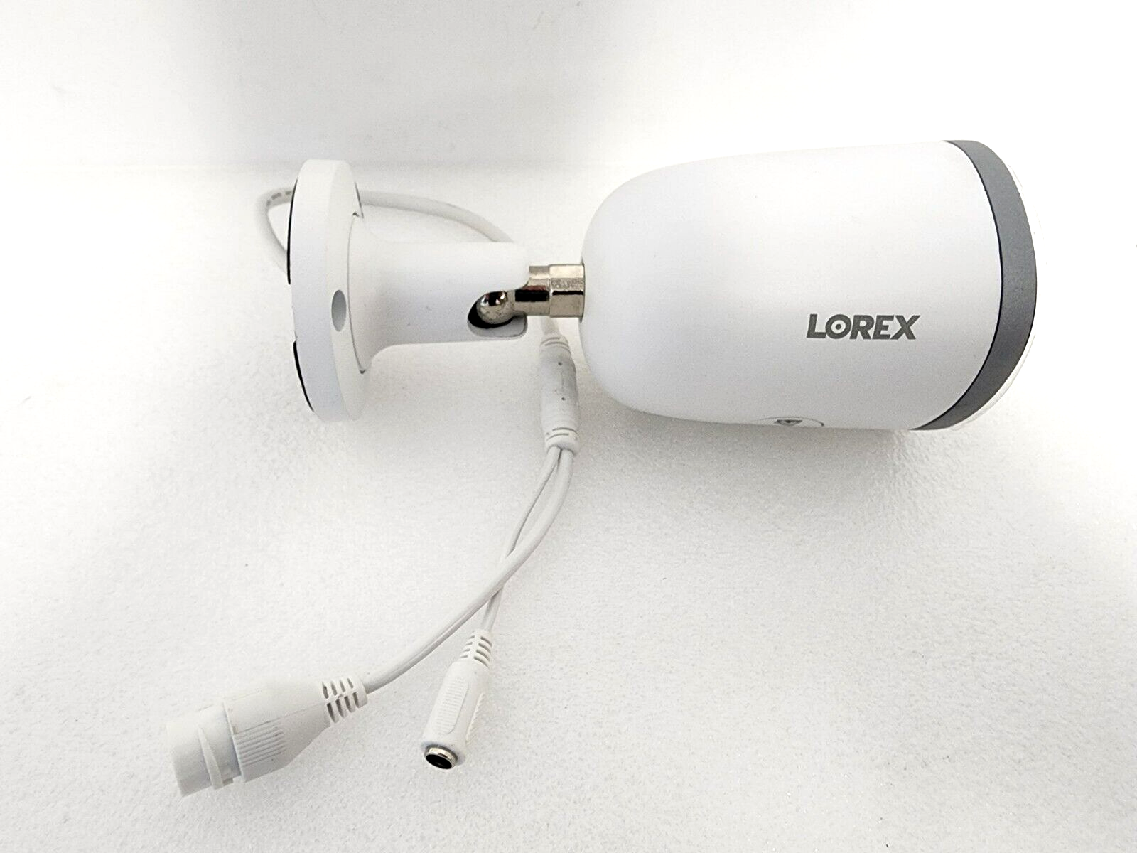 Lorex 4K Ultra HD Smart Deterrence IP Camera w/Smart Security Lighting E895AB