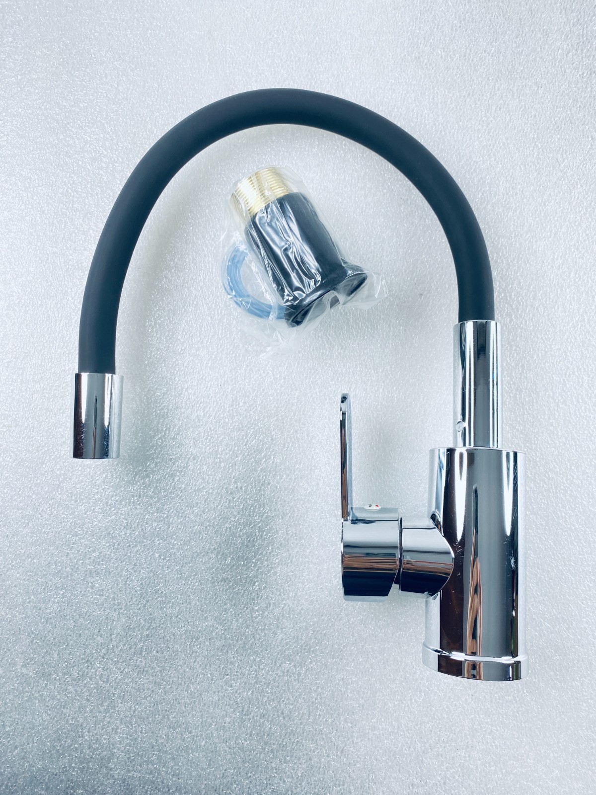 Flexible Kitchen Faucet With Single Handle Lever, Chrome/Black