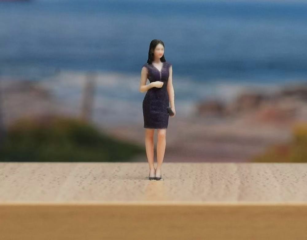 1:64 Painted Figure Model Miniature Resin Diorama Sand Girl in Black Dress Lady