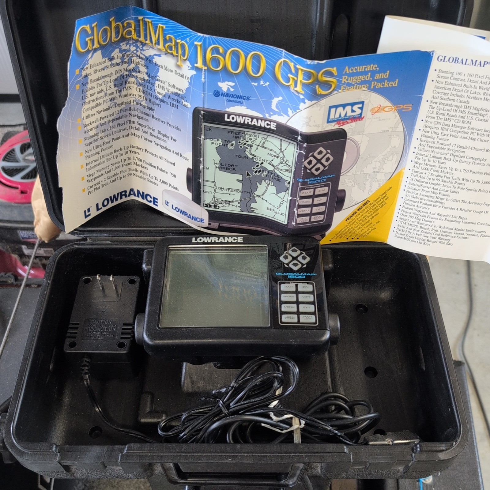 LOWRANCE GlobalMap 1600 FISH FINDER/GPS With Cords! ~READ~
