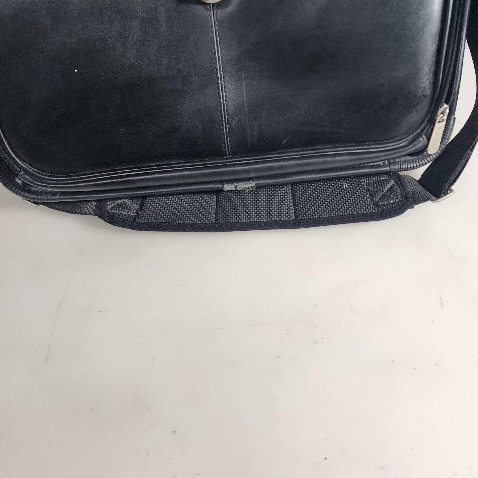 Targus KOS300 Reverse Access Notebook Case Black Koskin Leather