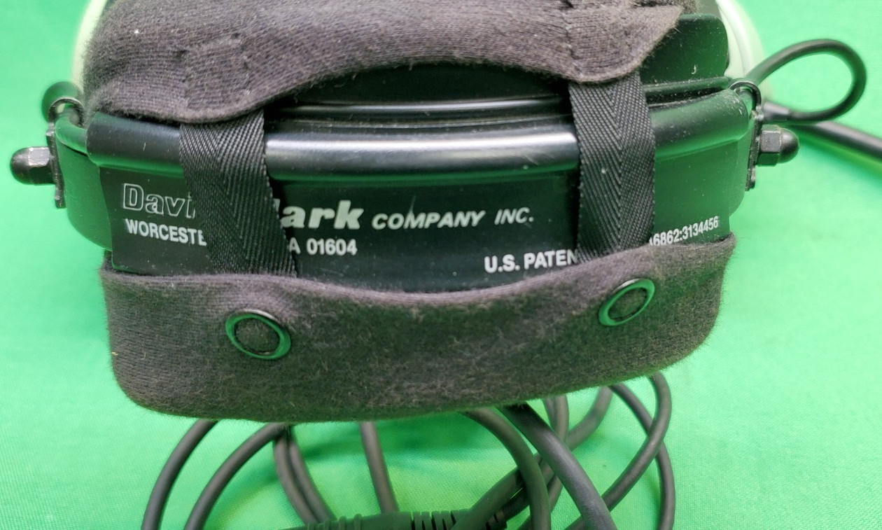 *AS IS* David Clark Aviation Headset with M4 Microphone – Dual Plug