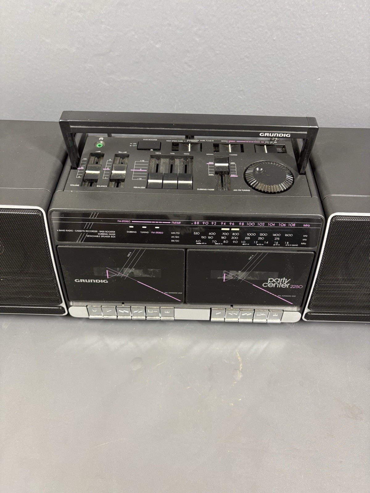 Party Center 2250 Broadcast Receiver