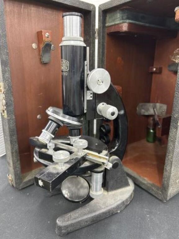 WINKEL-ZEISS GOTTINGEN Microscope NR 71110 in case