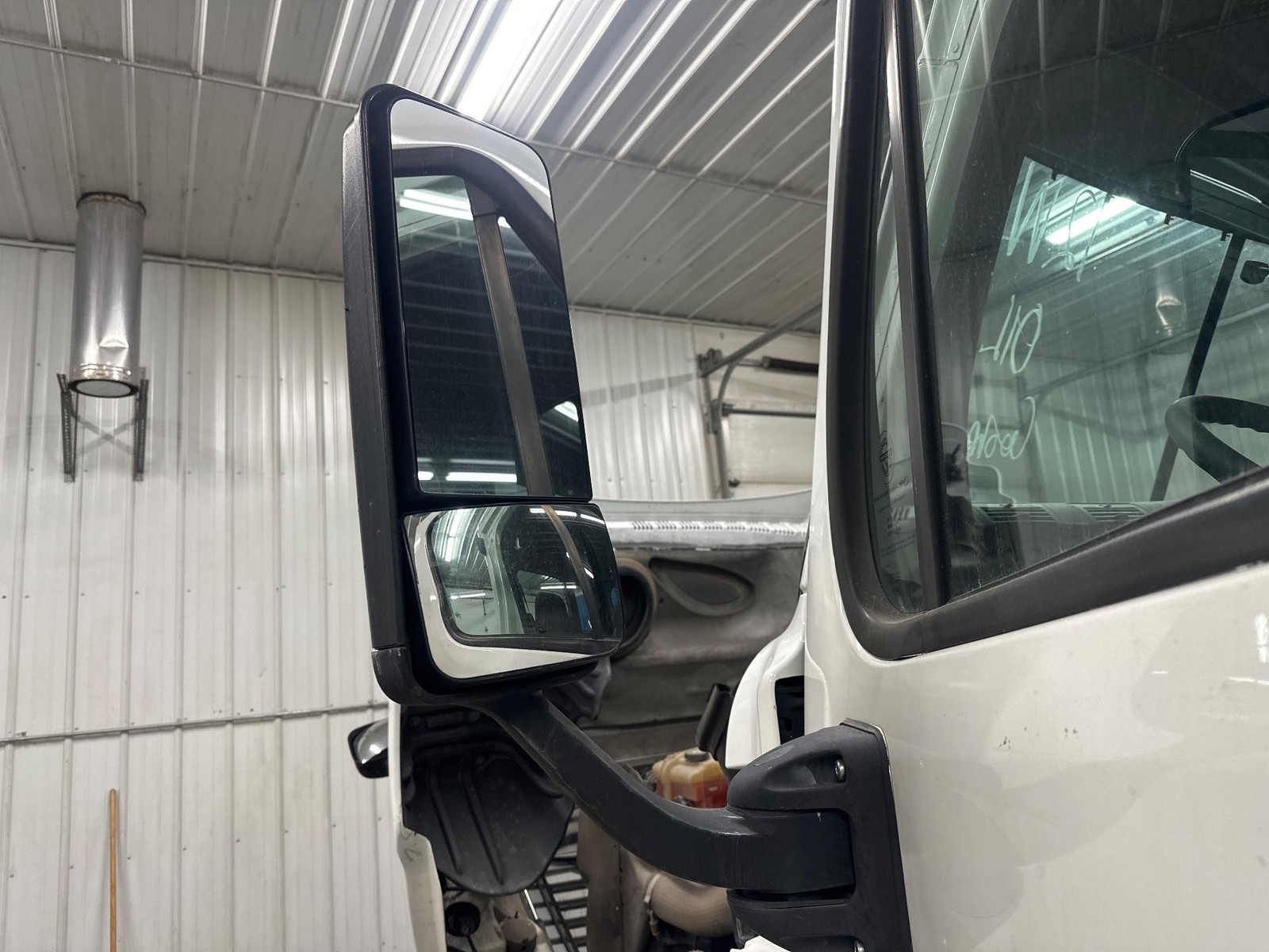 2008-2020 Freightliner CASCADIA POLY Left/Driver Door Mirror - Used