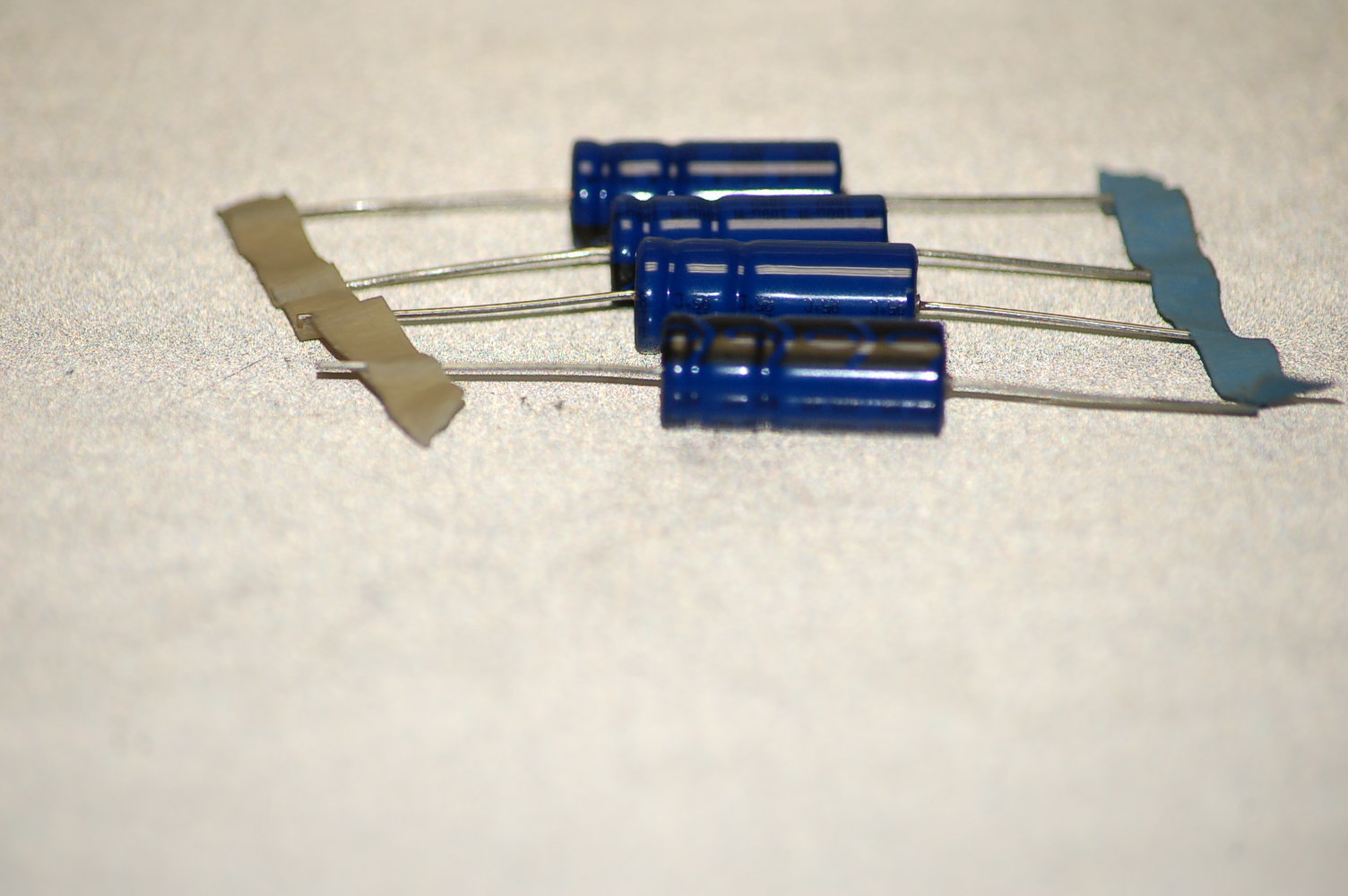 4pcs  VISHAY ALUMINUM ELECTROLYTIC CAPACITOR MAL202190532E3 100UF, 100V, 20%,