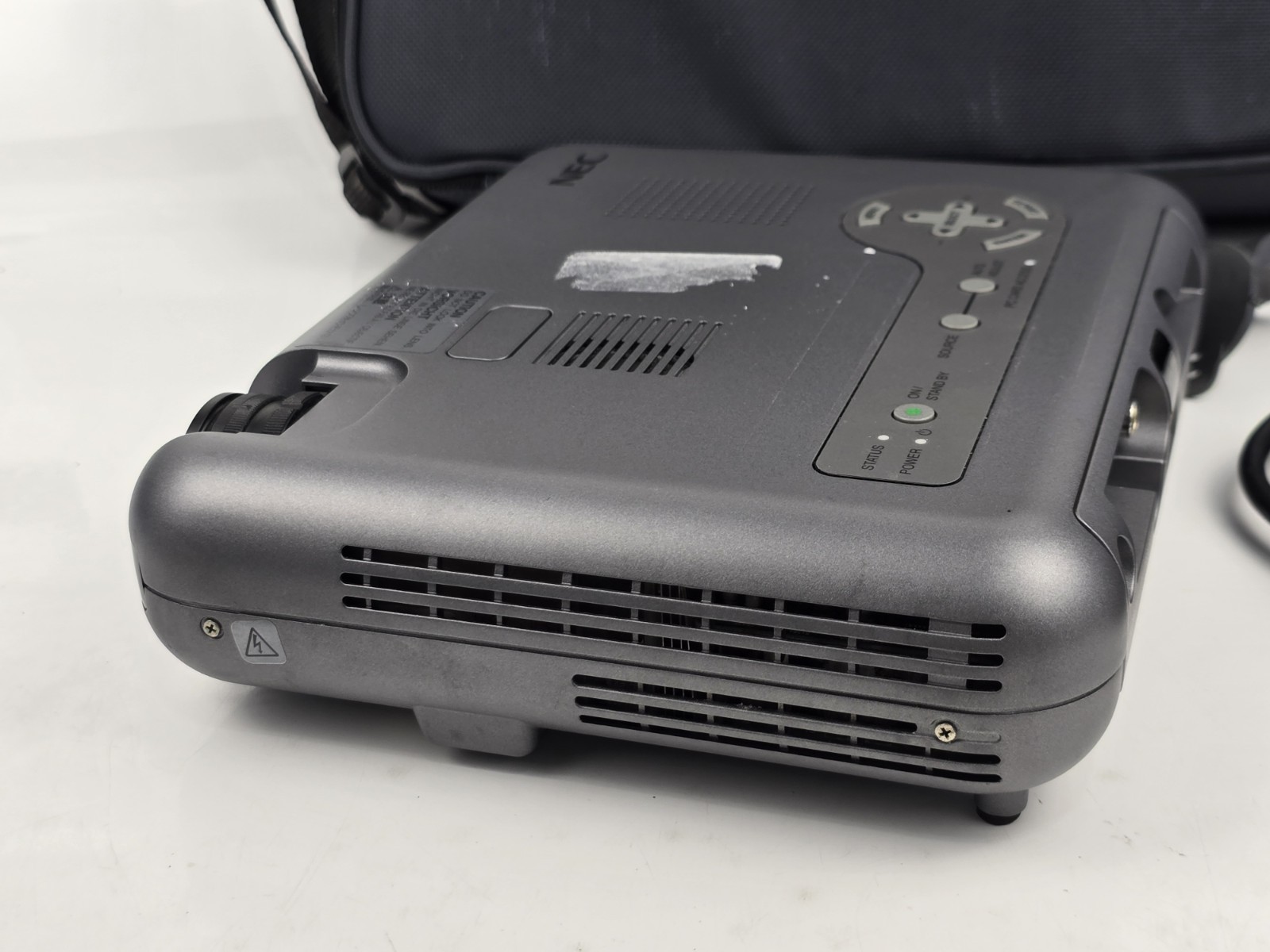 NEC LT150Z DLP Projector Portable XGA w/ Case Cables