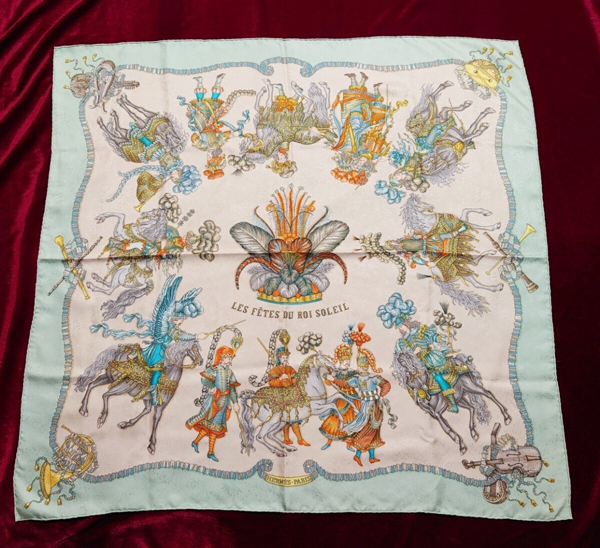 HERMES  Carr 90 Scarf LES FETES DU ROI SOLEIL Mint Green Series Sun King s Celeb