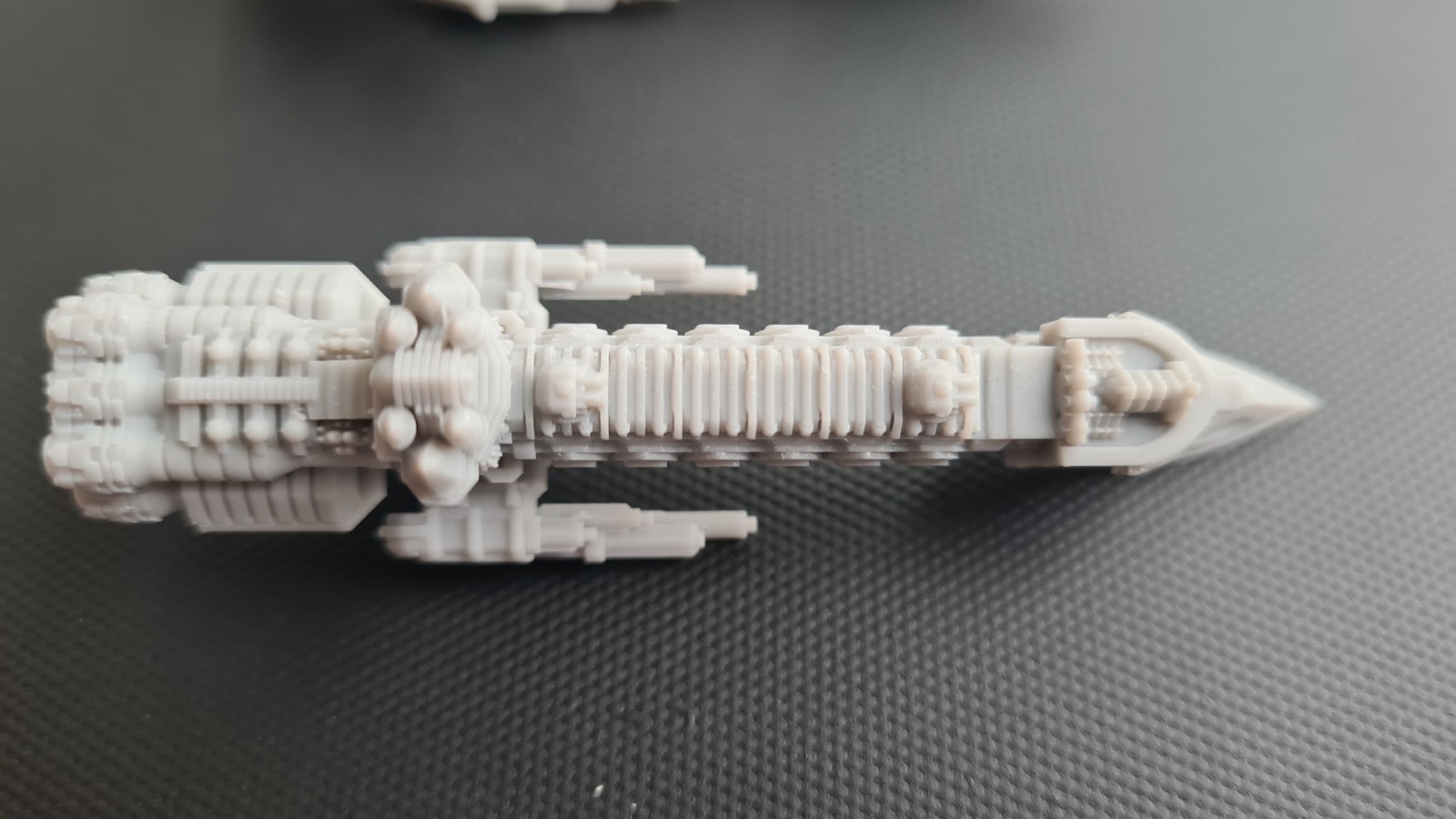 2x Light Cruiser Spaceships B - compatible with Battlefleet Gothic