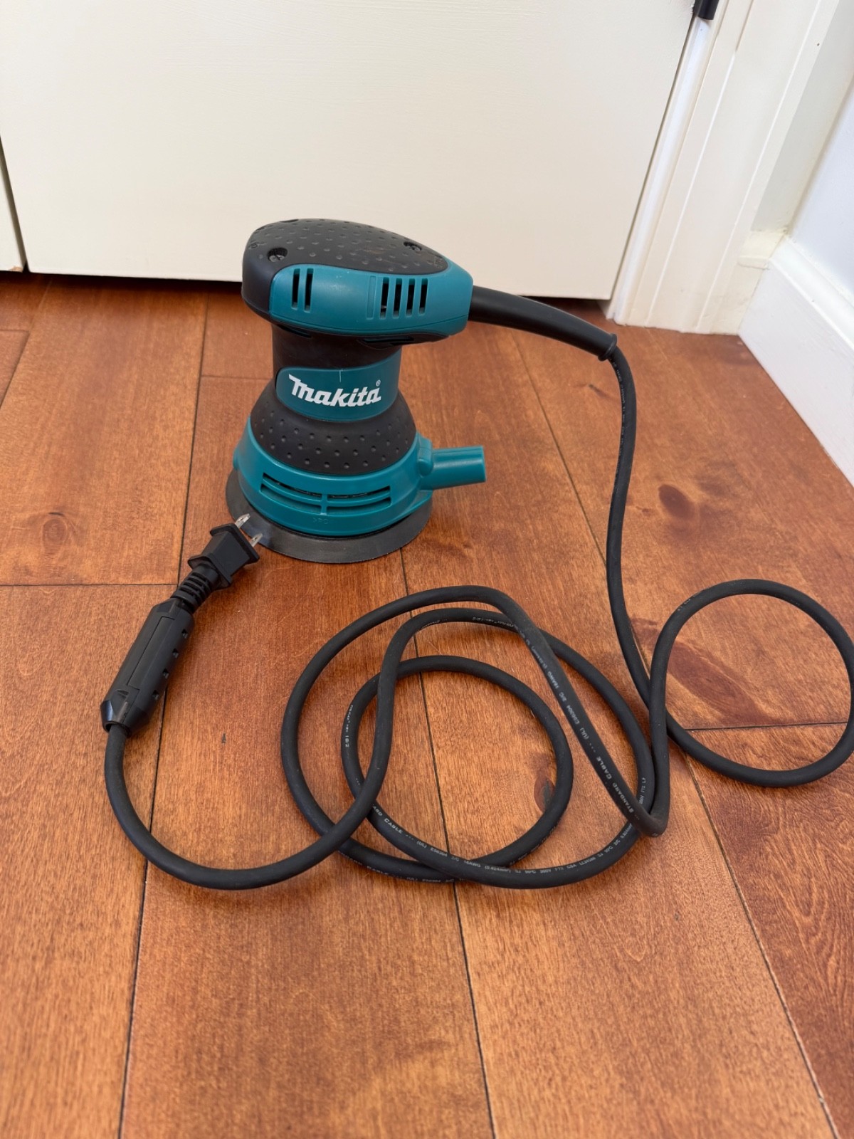 Makita BO5030K 5" Random Orbit Sander No Dust bag