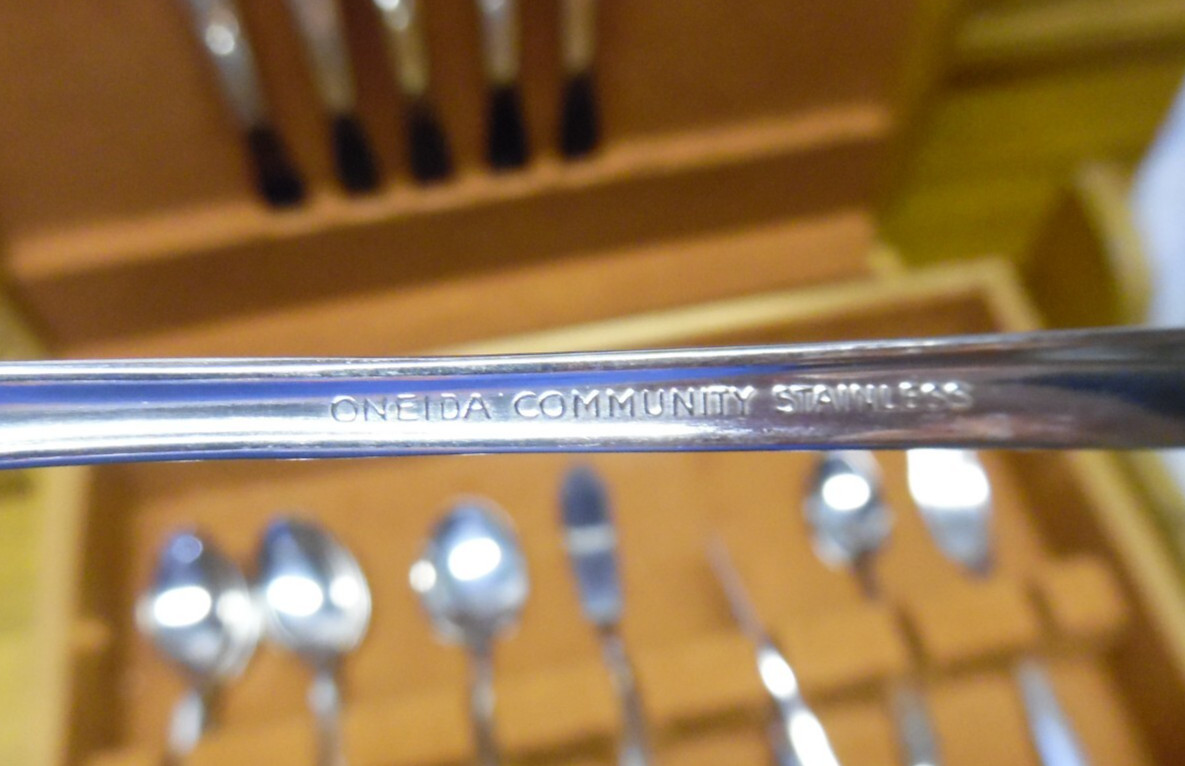 70 Pc Oneida Community Flatware Set - Twin Star