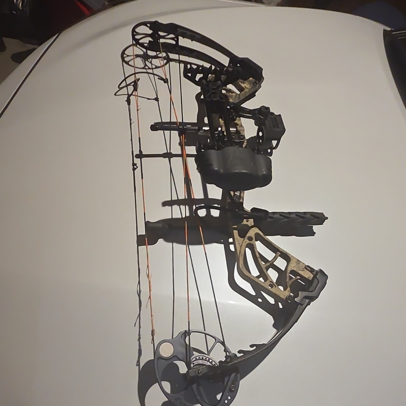 PSE Stinger Right Hand Compound Bow 60lb 29in Draw Camo/Black Accessories