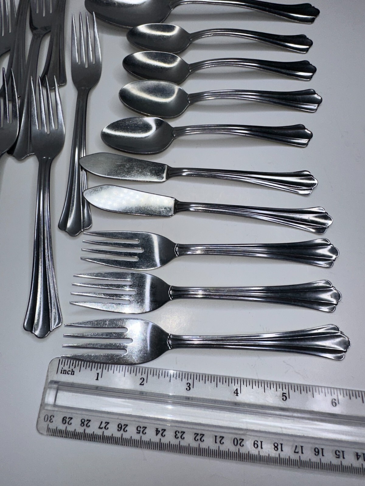 Oneida Fan Lightweight Stainless Flatware Set 23 Pc Fork Spoon Knives
