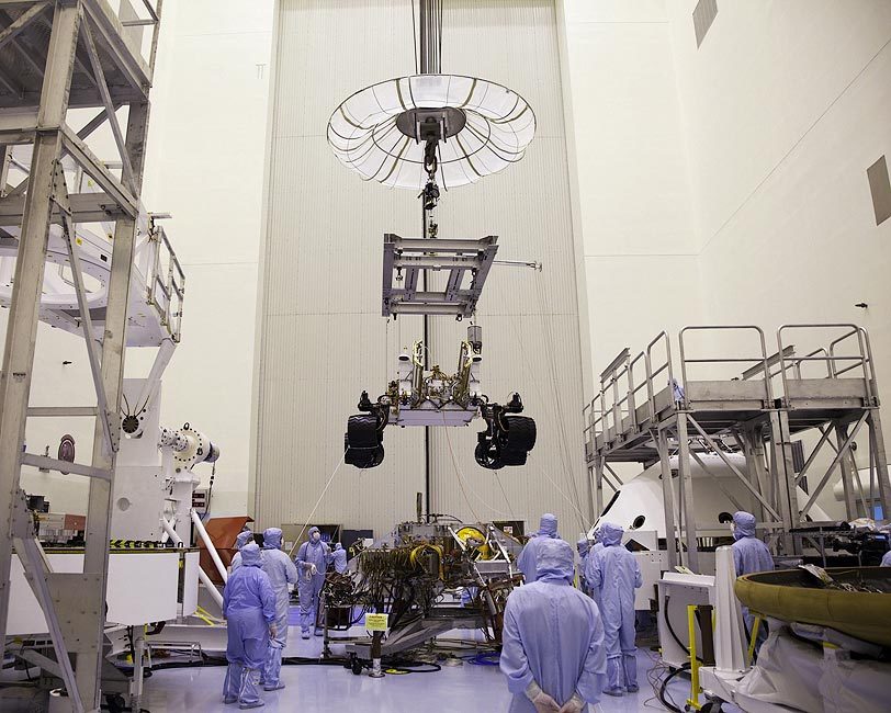TECHNICIANS LOWER CURIOSITY ROVER WITH CRANE 11x14 GLOSSY PHOTO PRINT