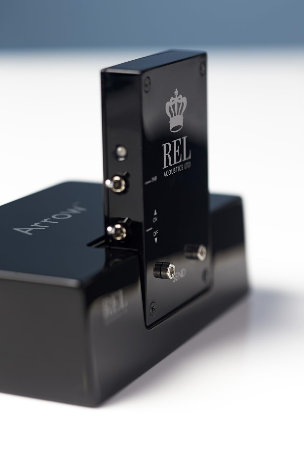REL Acoustics Arrow Wireless Transmitter & Receiver – Zero-Compression Small