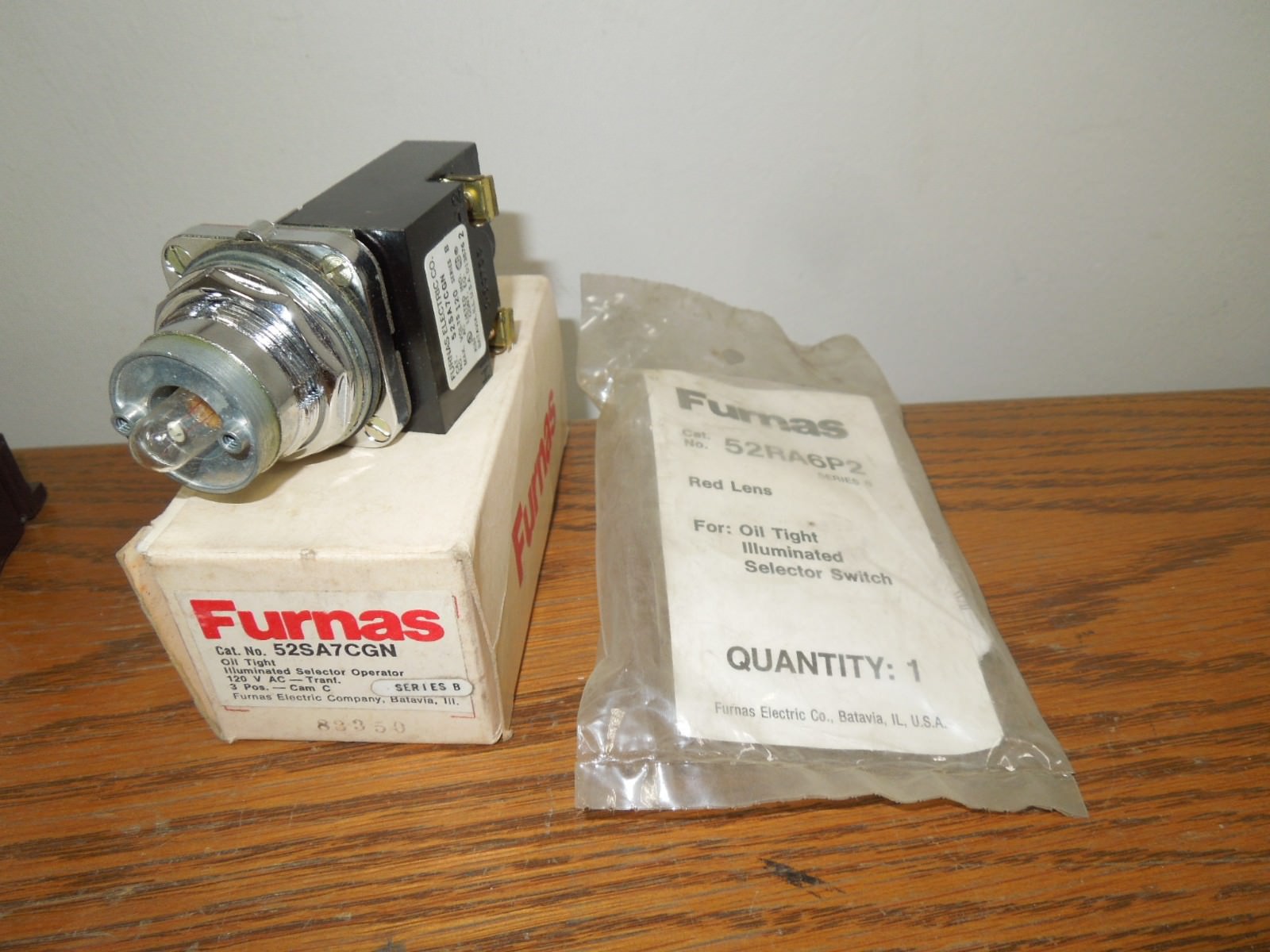 Furnas 52SA7CGN Oil Tight Illuminated Selector Operator w/ 52RA6P2 Red Lens New