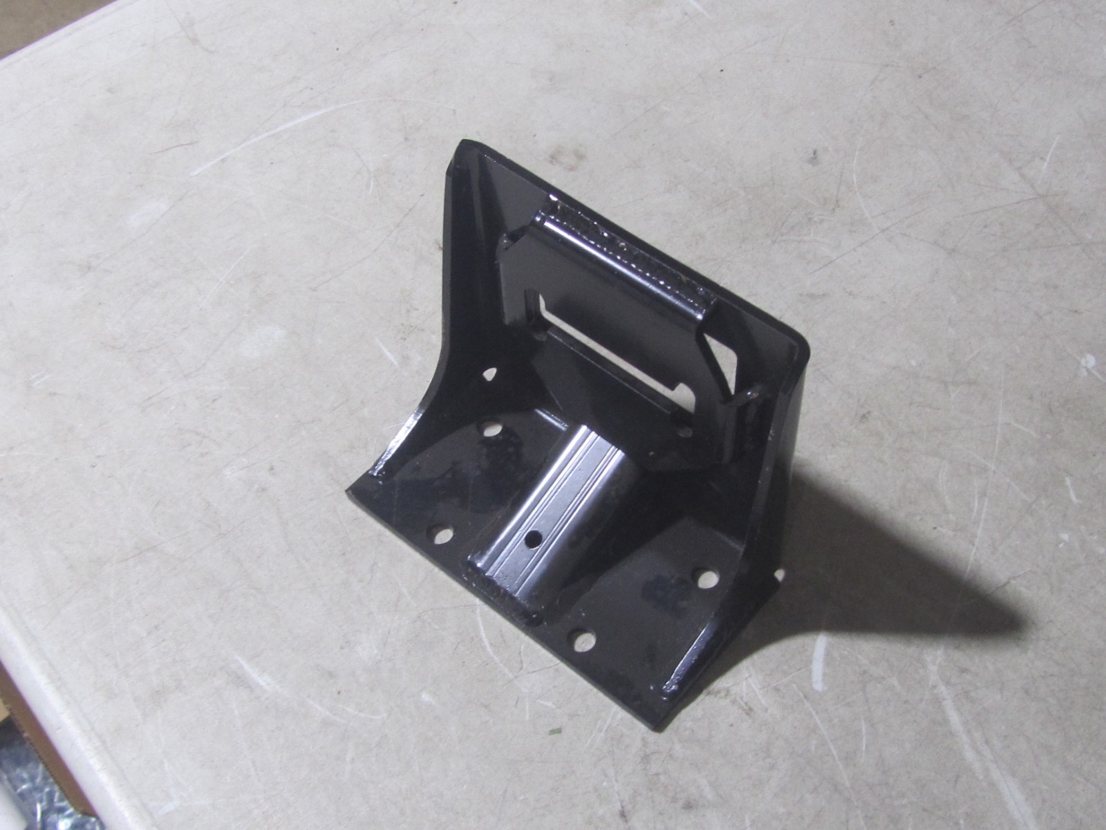 NEW GENUINE OEM WORKHORSE W0007804 REAR AXLE BUMPER BRACKET