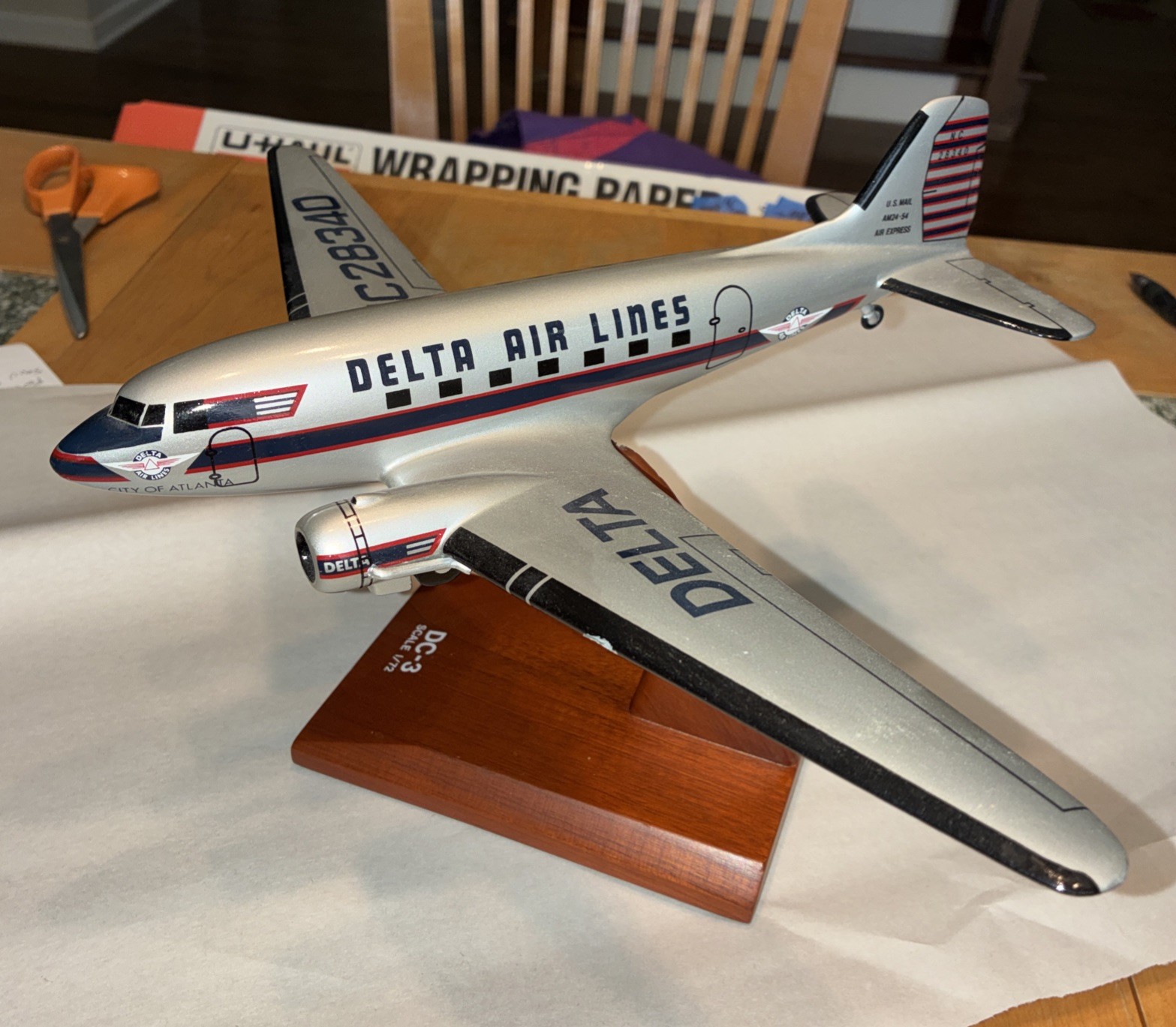 DC-3 Douglas Airplane Desk Wood Model 1/72 Scale Delta Airlines