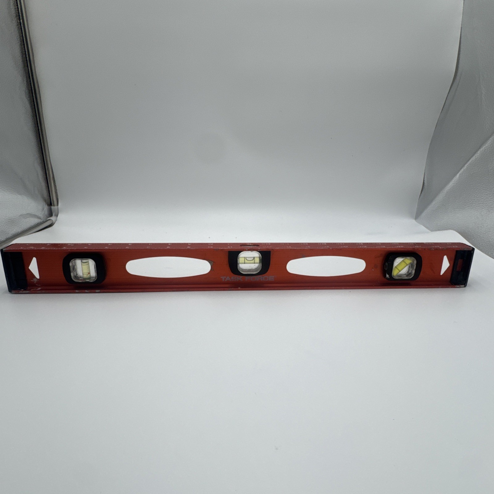 Professional Red Aluminum Box Beam Level 3-Vial Shock Resistant End Caps