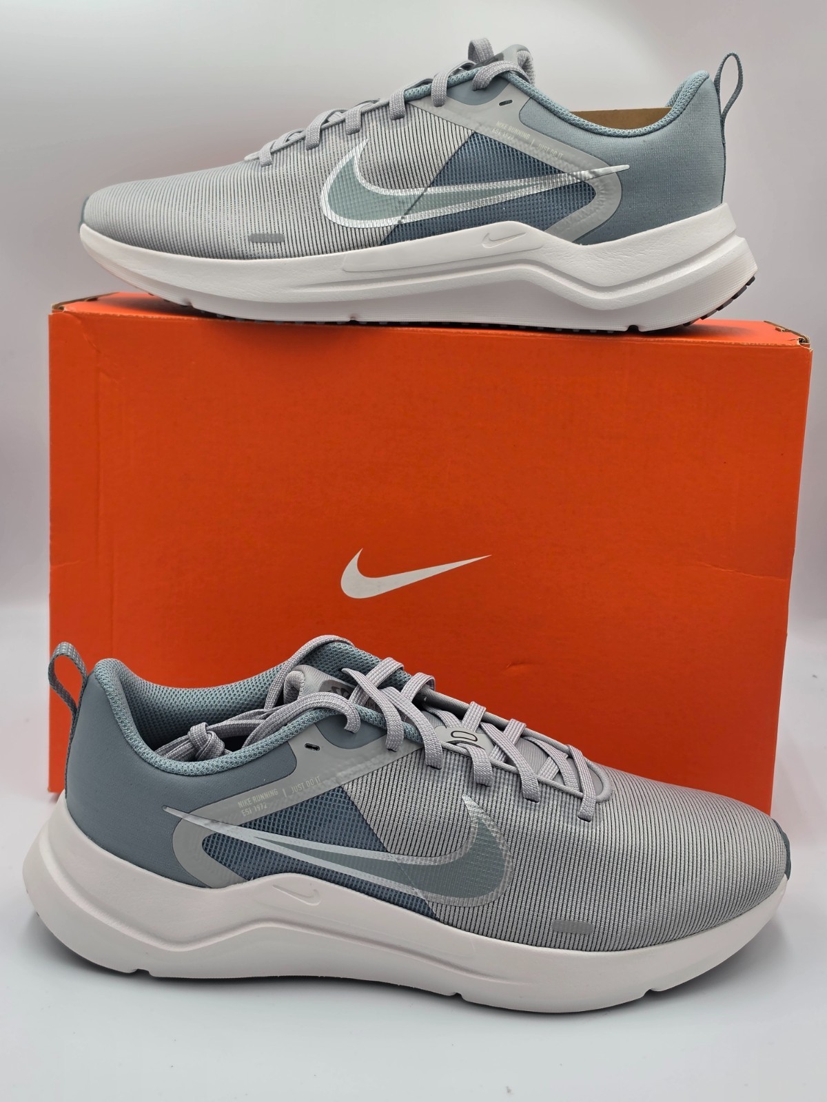 NIKE DOWNSHIFTER 12 MEN'S 10.5 LT SMOKE GREY COOL GREY RUNNING SHOES DD9293-004