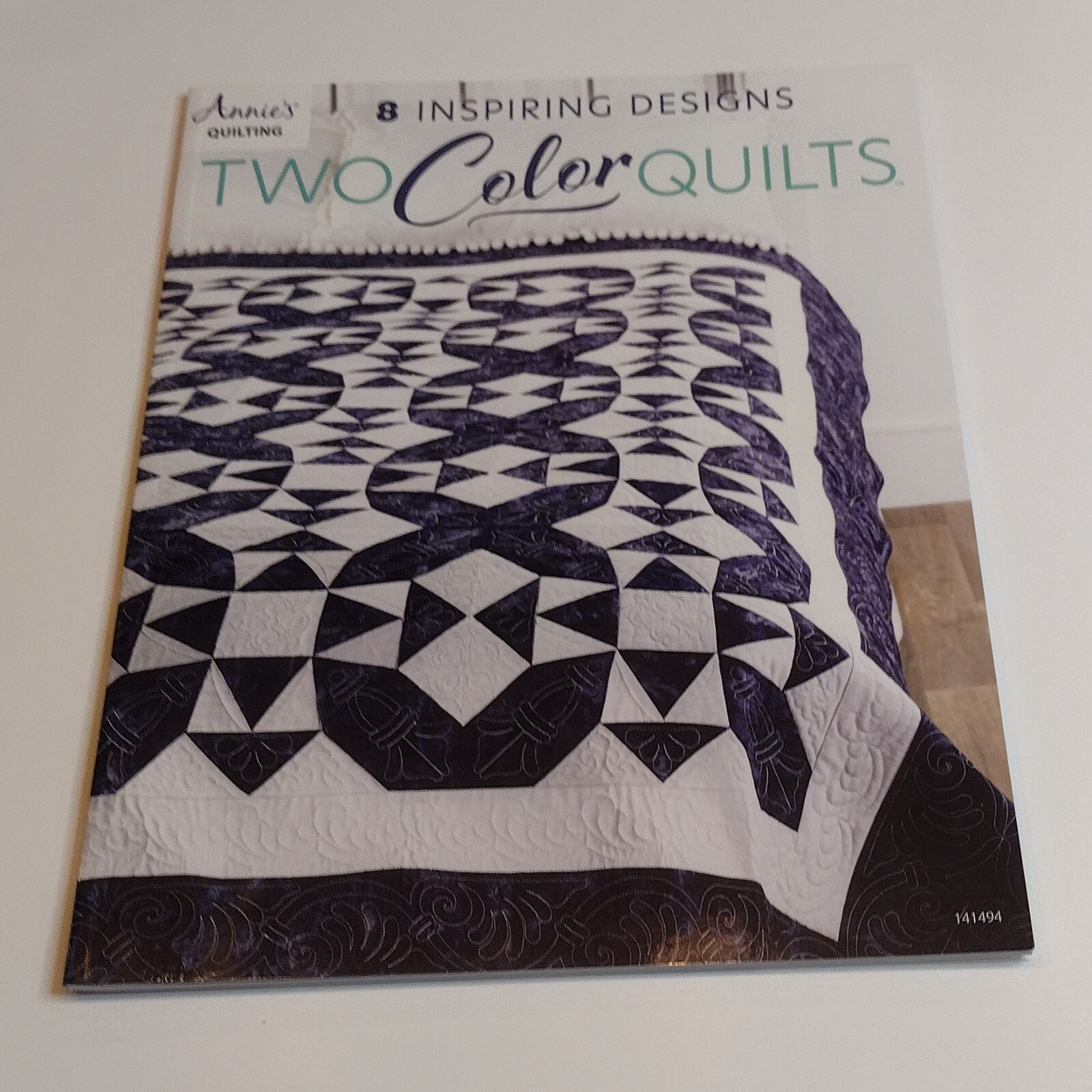 Annie's Quilting 8 Inspiring Designs Two Color Quilts Confident Beginner 2022