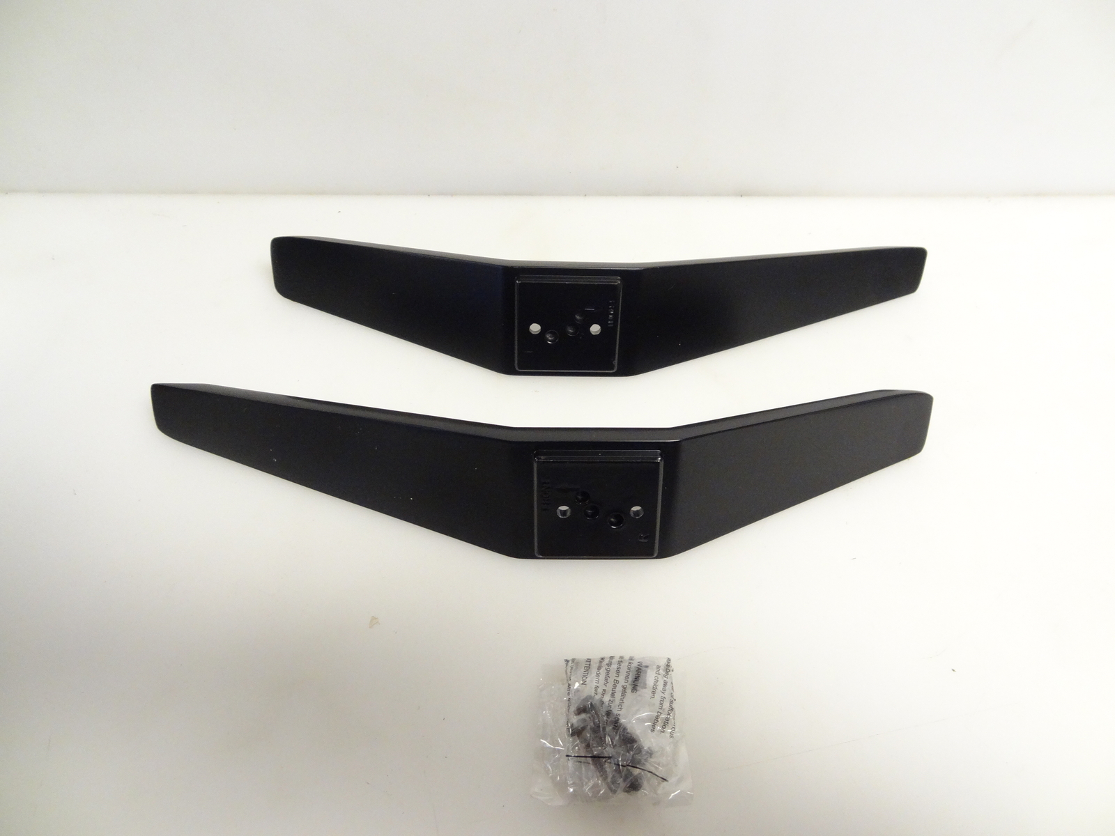 Kenmore 348.7139561 348.71397610 TV Stand Legs W/ Screws - USED