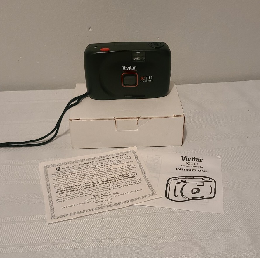 Vivitar IC 111 Focus Free 35mm Black Film Camera