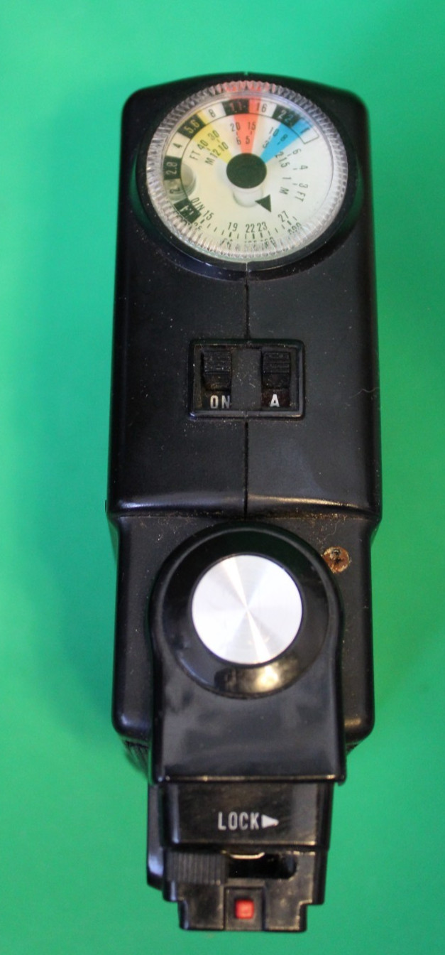 VINTAGE VINITAR AUTO/THRISTOR 292 CAMERA FLASH WITH CASE
