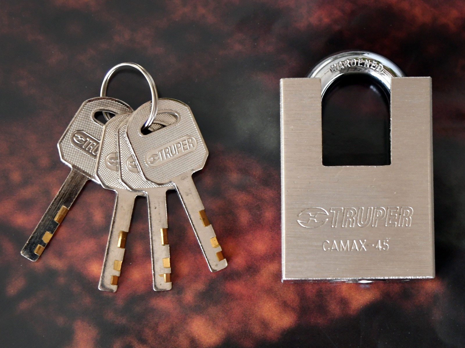 Truper CAMAX 45 Hardened Security Padlock. 4 Keys. USED.