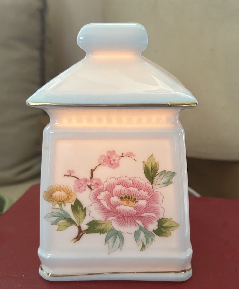 VTG Japan Porcelain Pagoda Night Light Floral Lamp Rice Import Works Tested