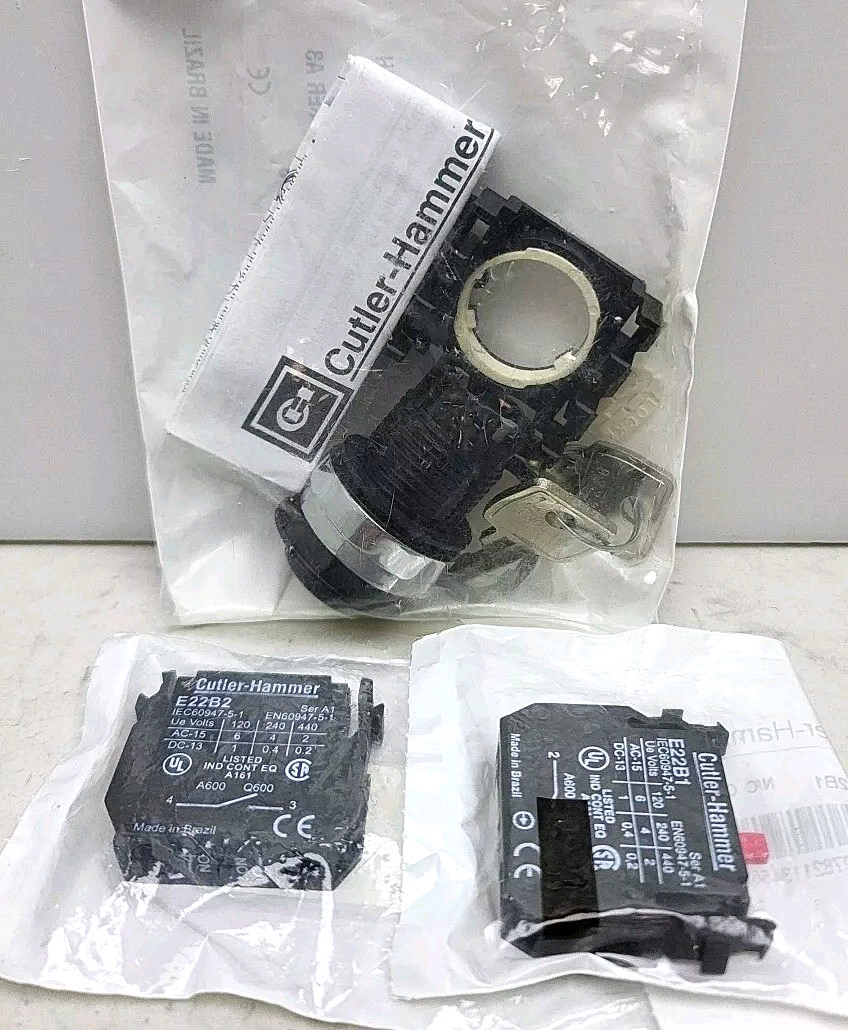 Eaton E22-K53C Key Selector Switch 2 Position Maintained L&R E22K53C