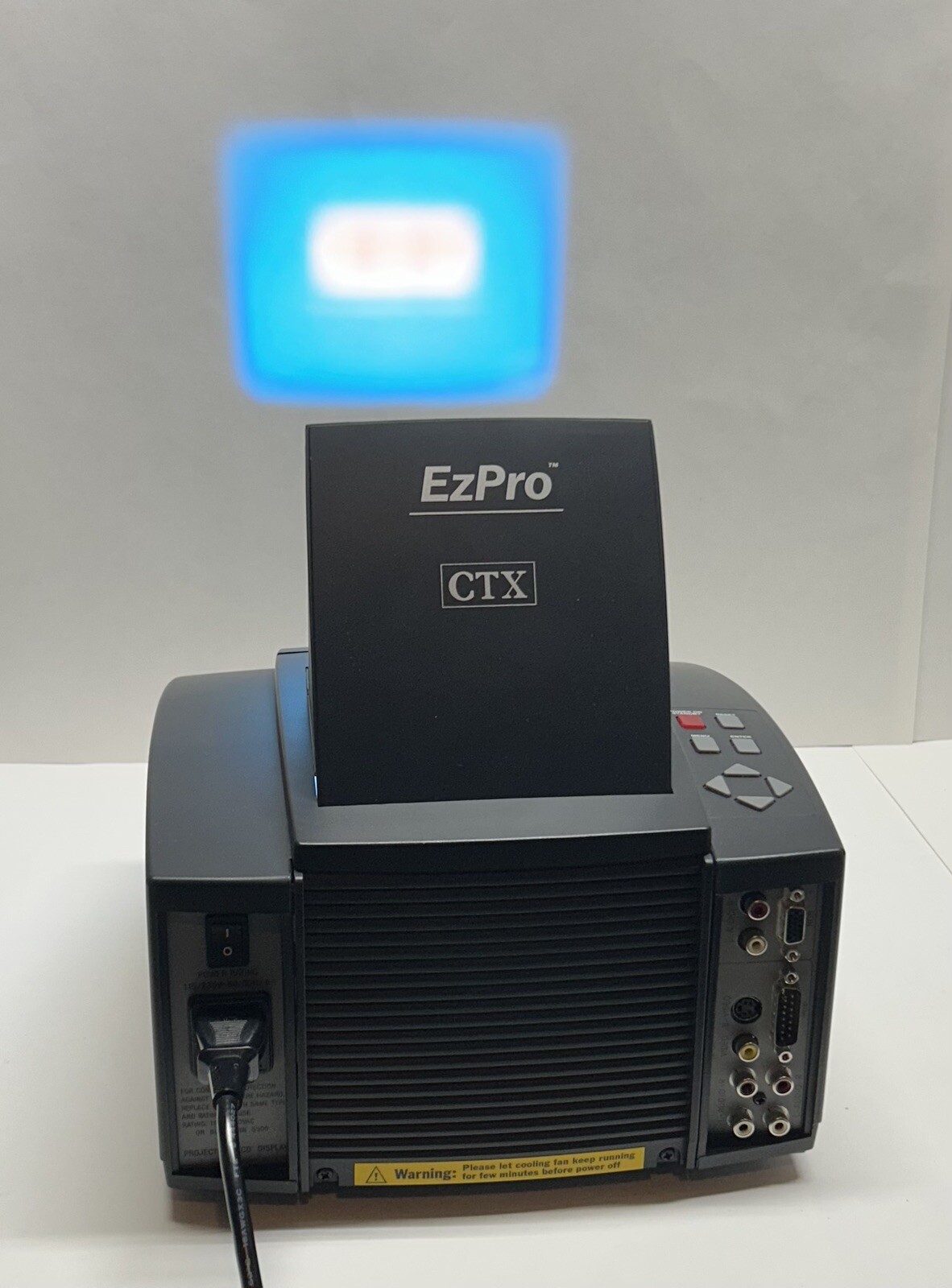 CTX EZ PRO 500 LCD PROJECTOR w/case, Cables & 3 Extra Bulbs - Tested & Working